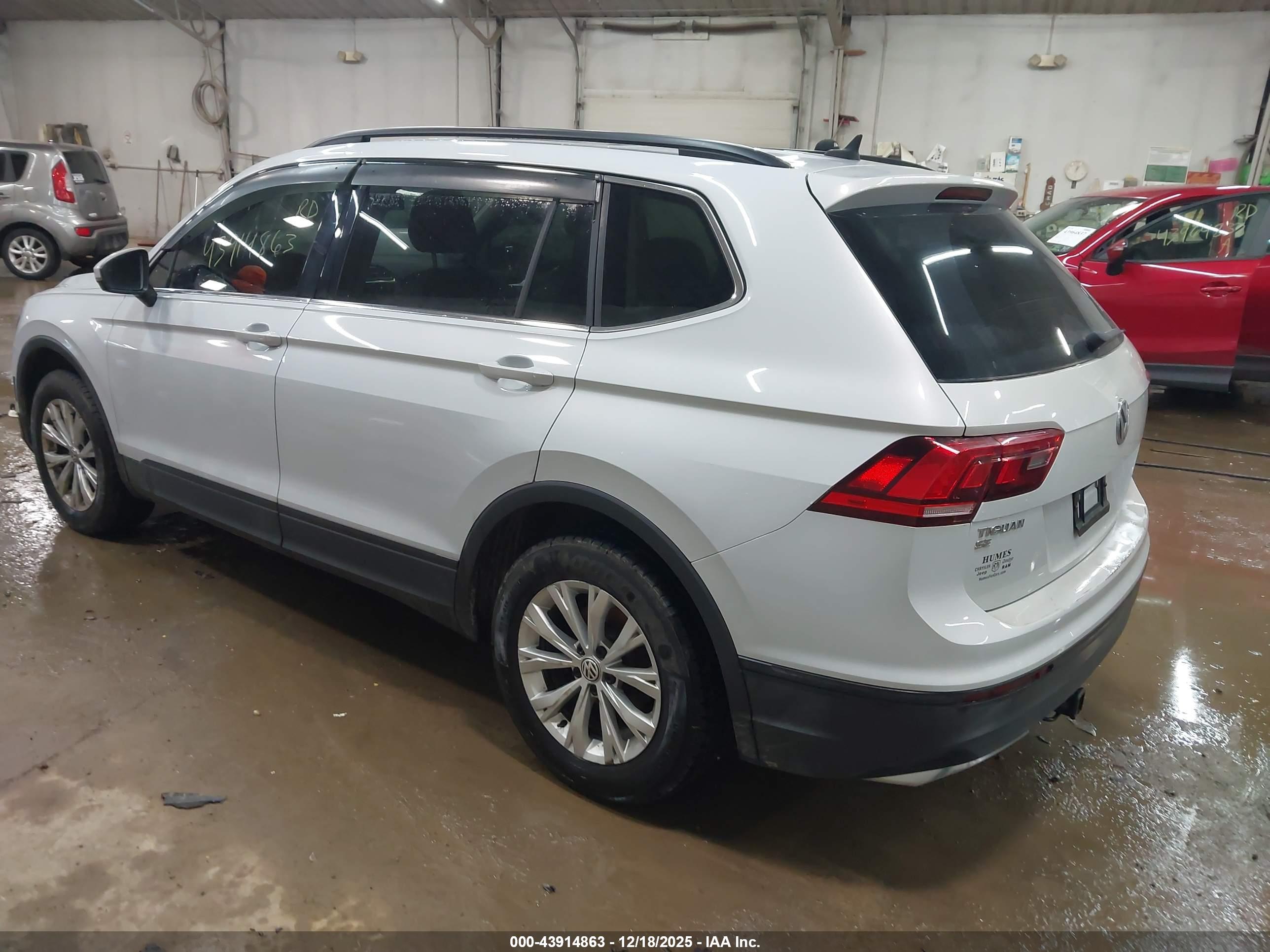 VOLKSWAGEN TIGUAN image 3