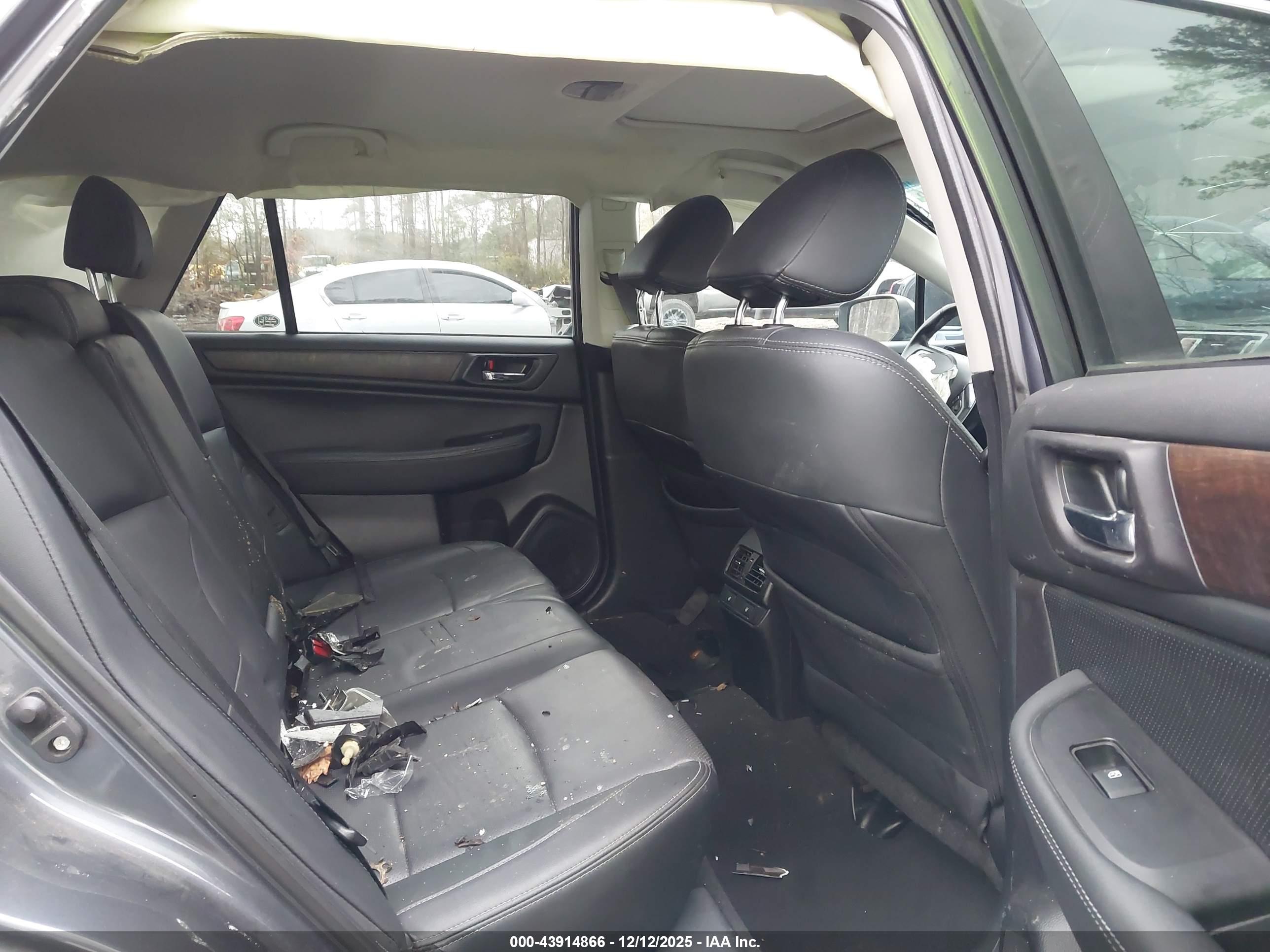 SUBARU OUTBACK image 8