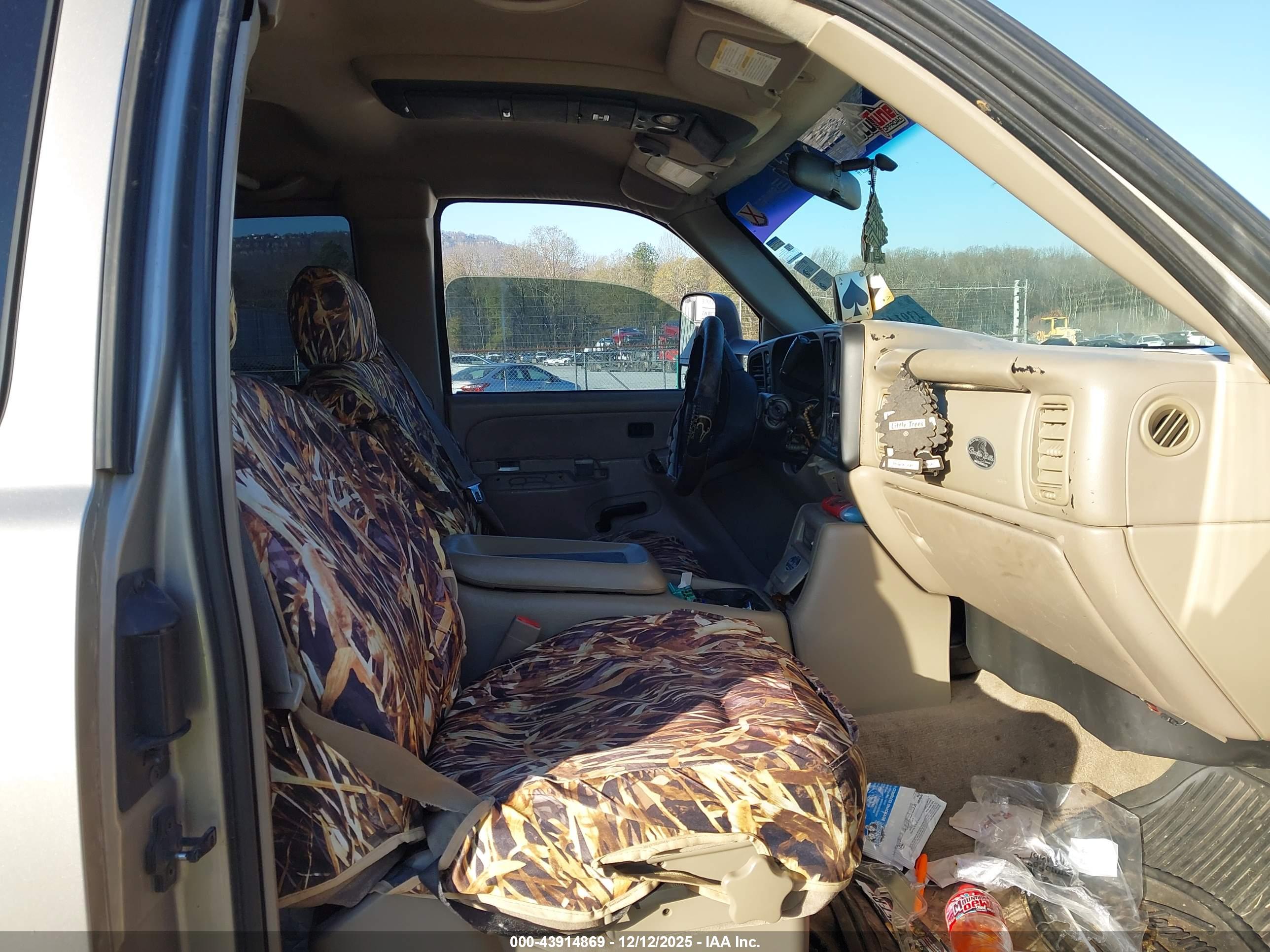 CHEVROLET SILVERADO image 5