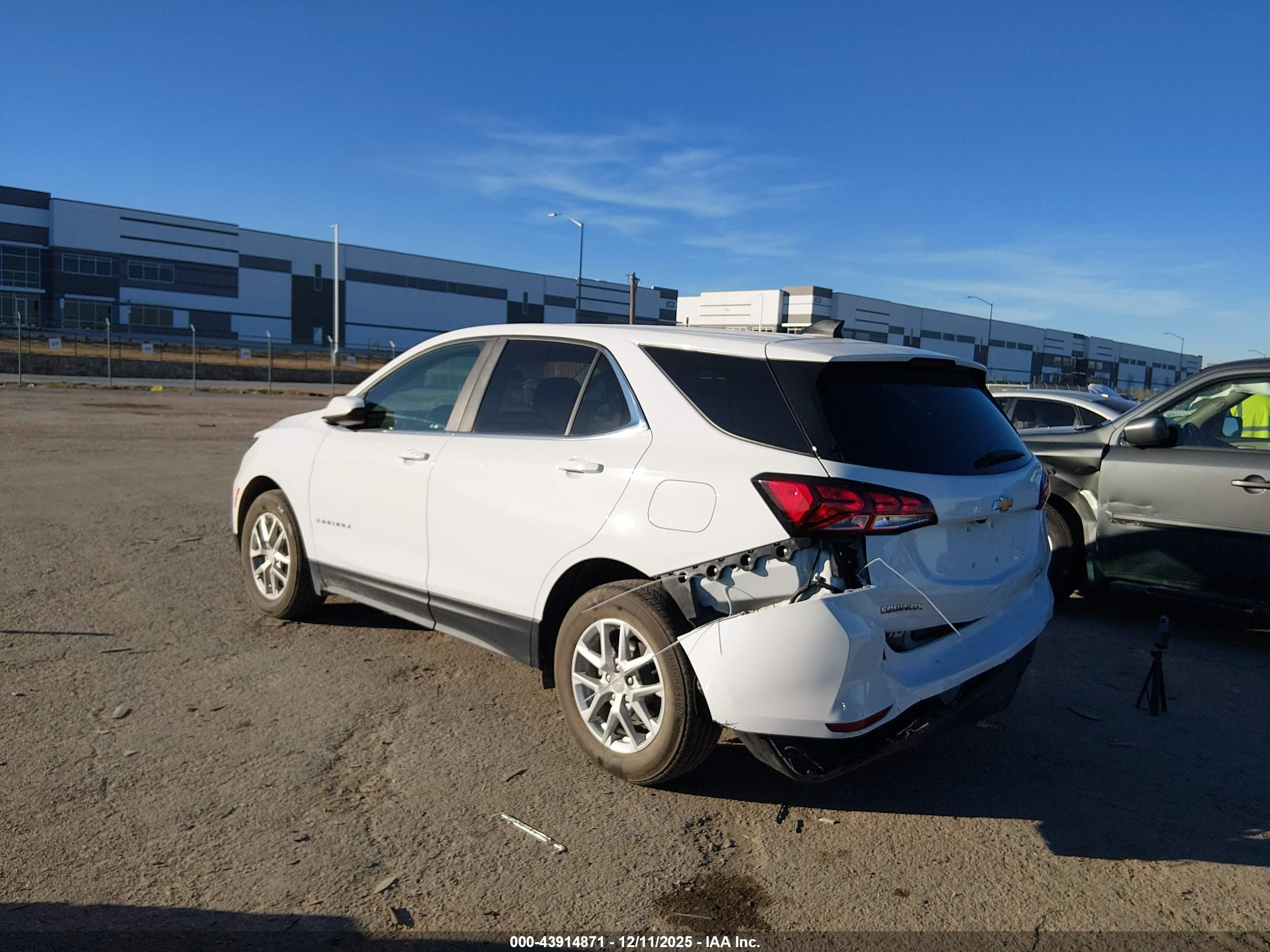 CHEVROLET EQUINOX image 3