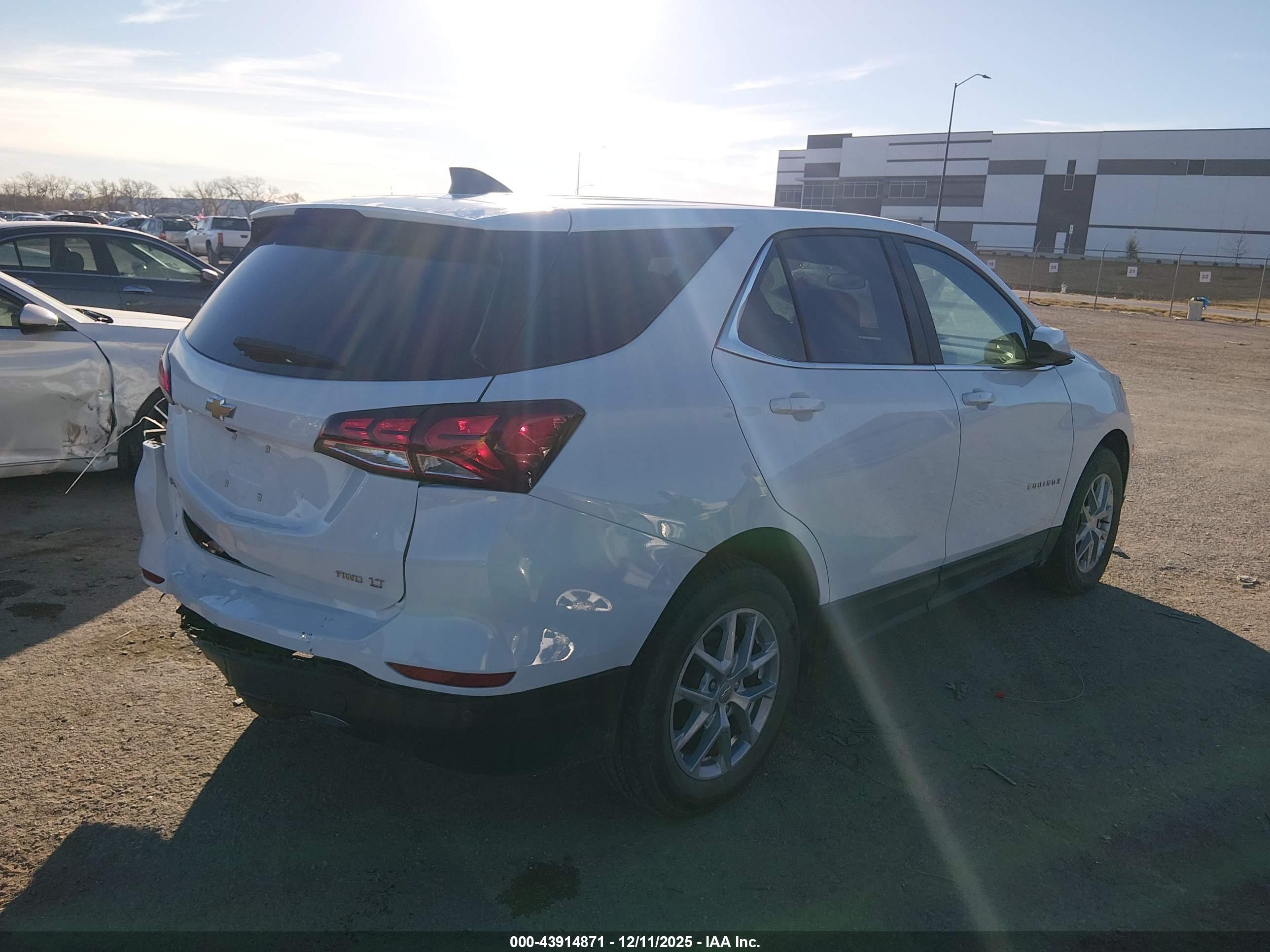 CHEVROLET EQUINOX image 4