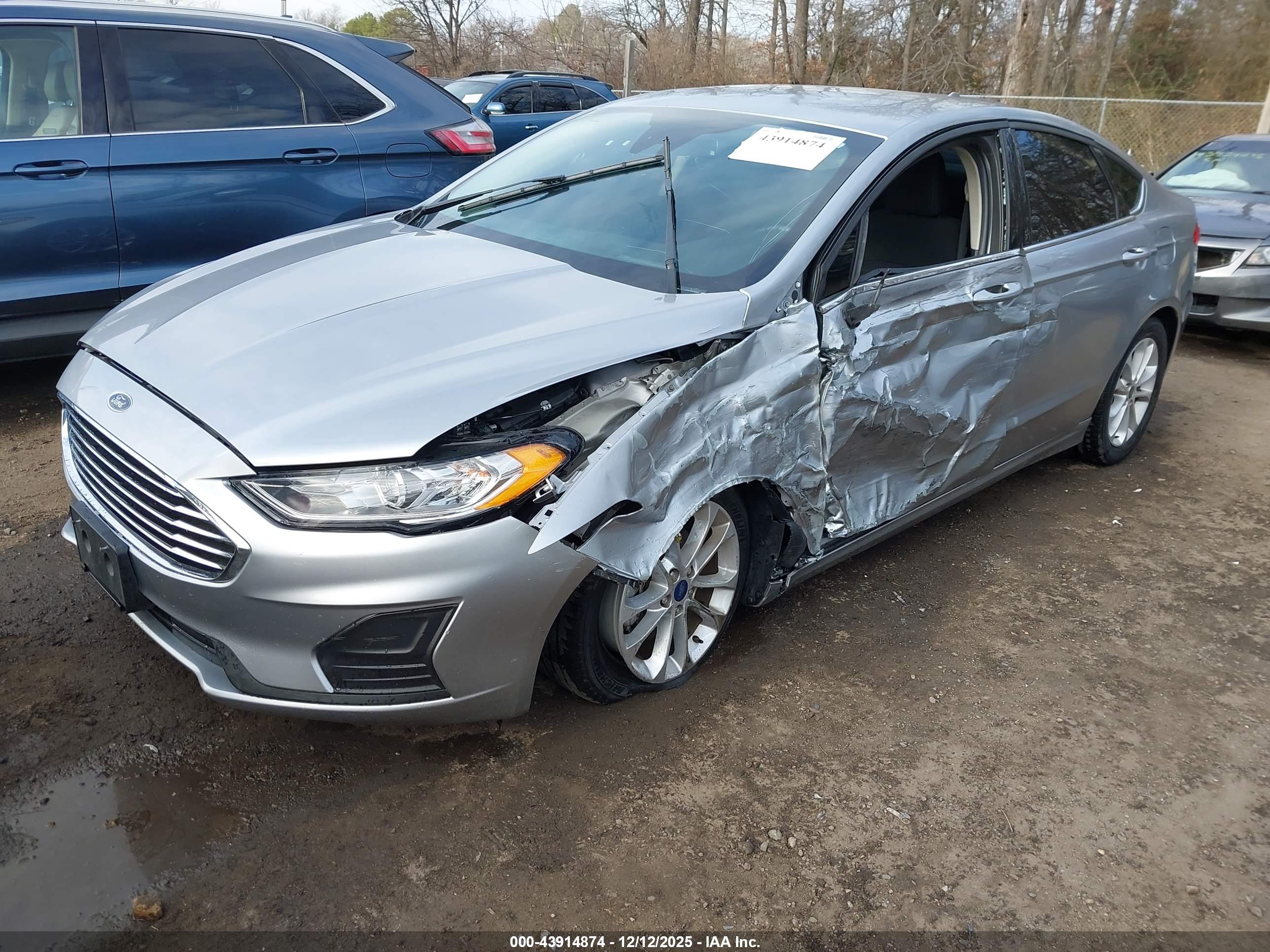 FORD FUSION image 2