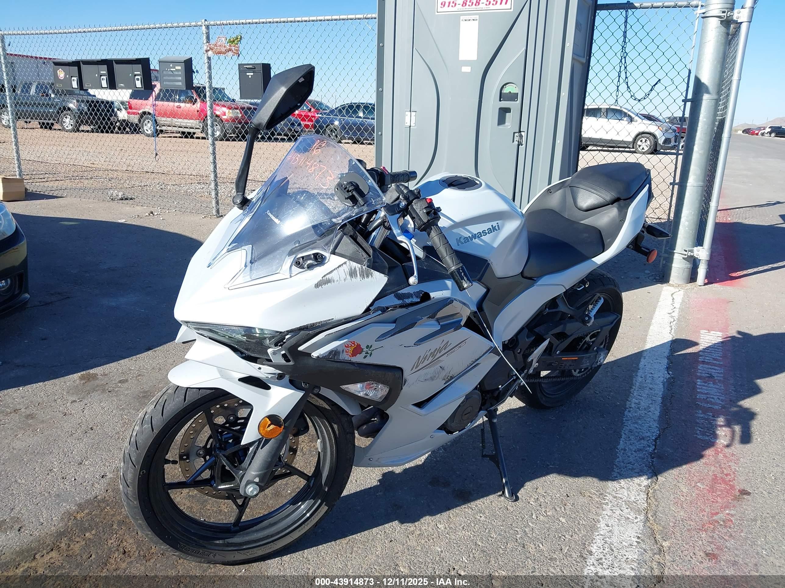 KAWASAKI EX500 image 2