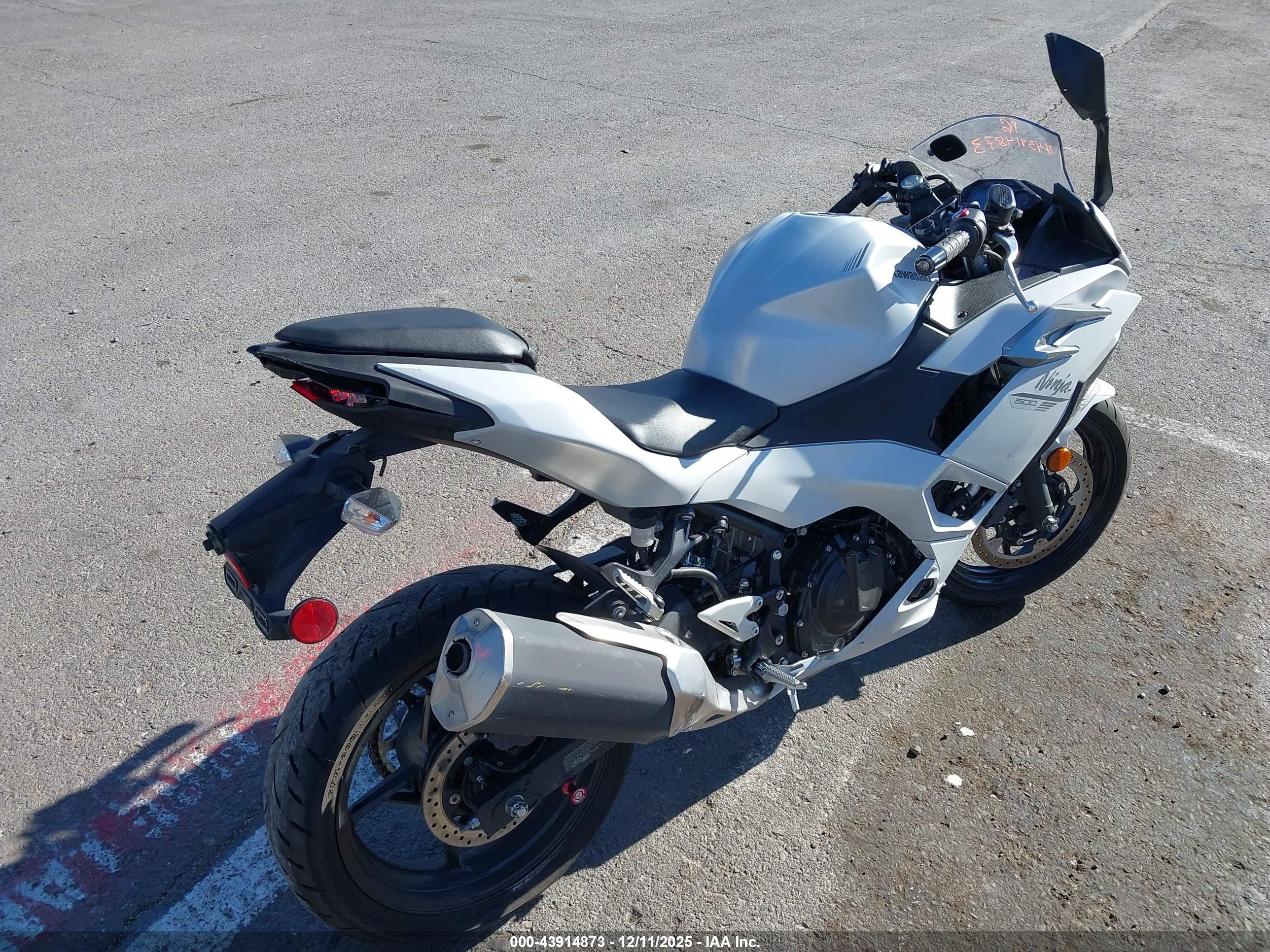 KAWASAKI EX500 image 4