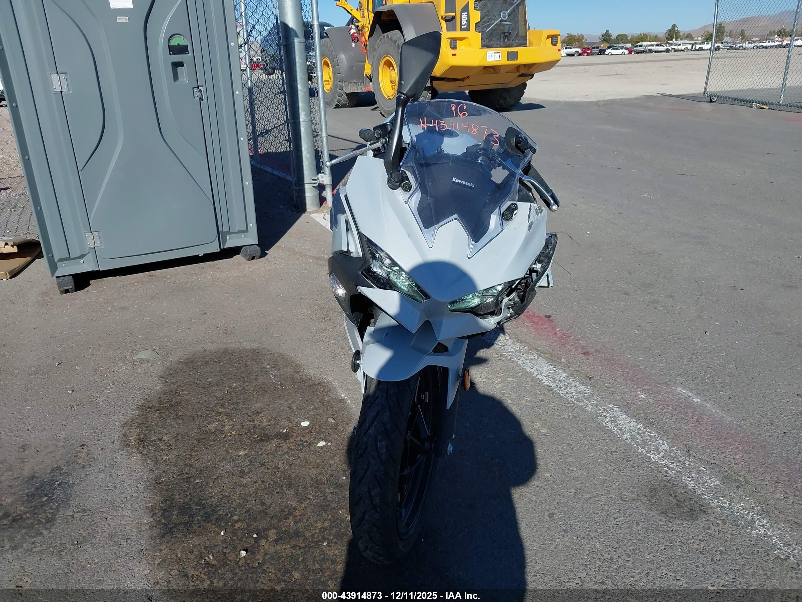 KAWASAKI EX500 image 5