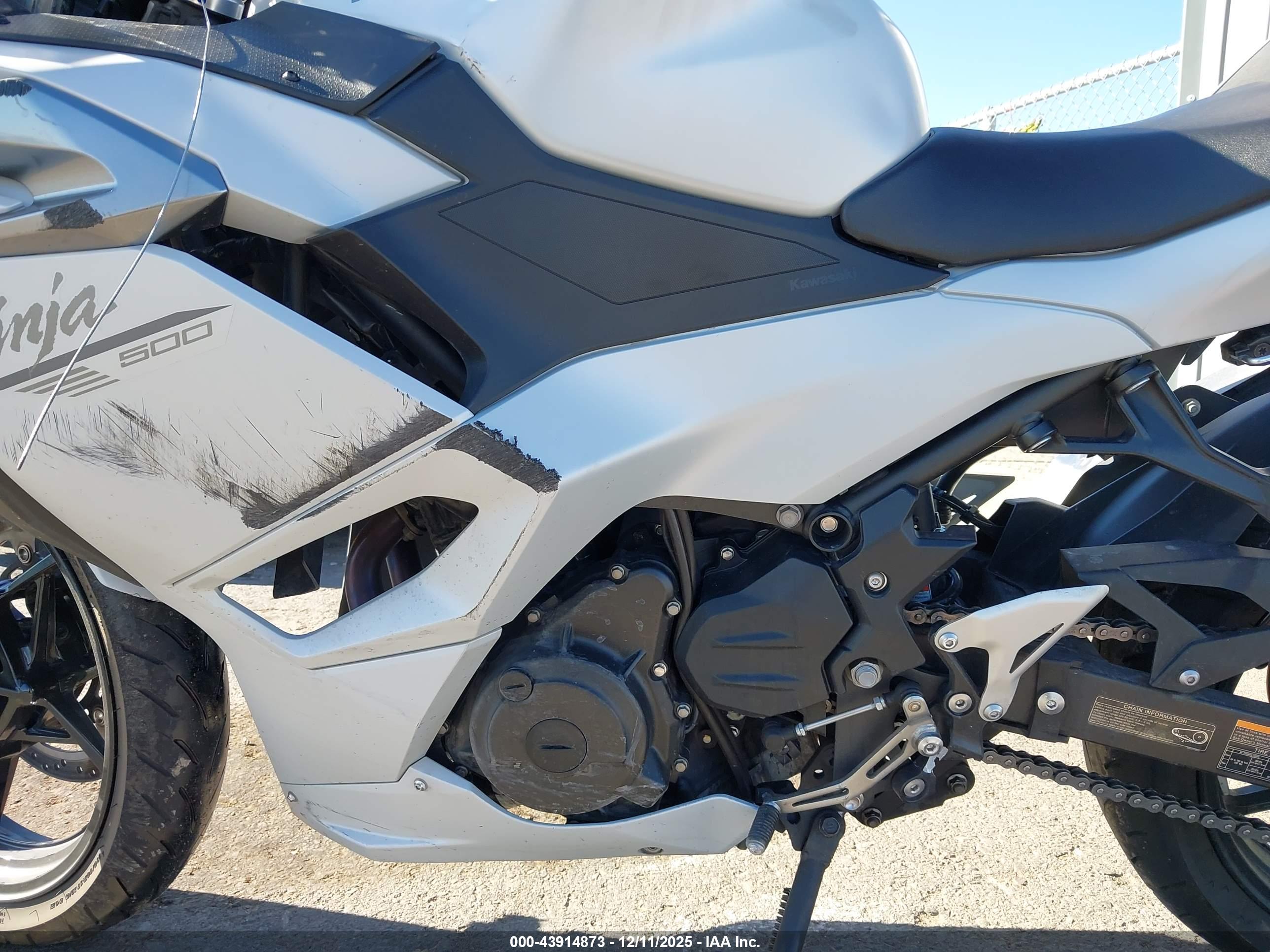 KAWASAKI EX500 image 9