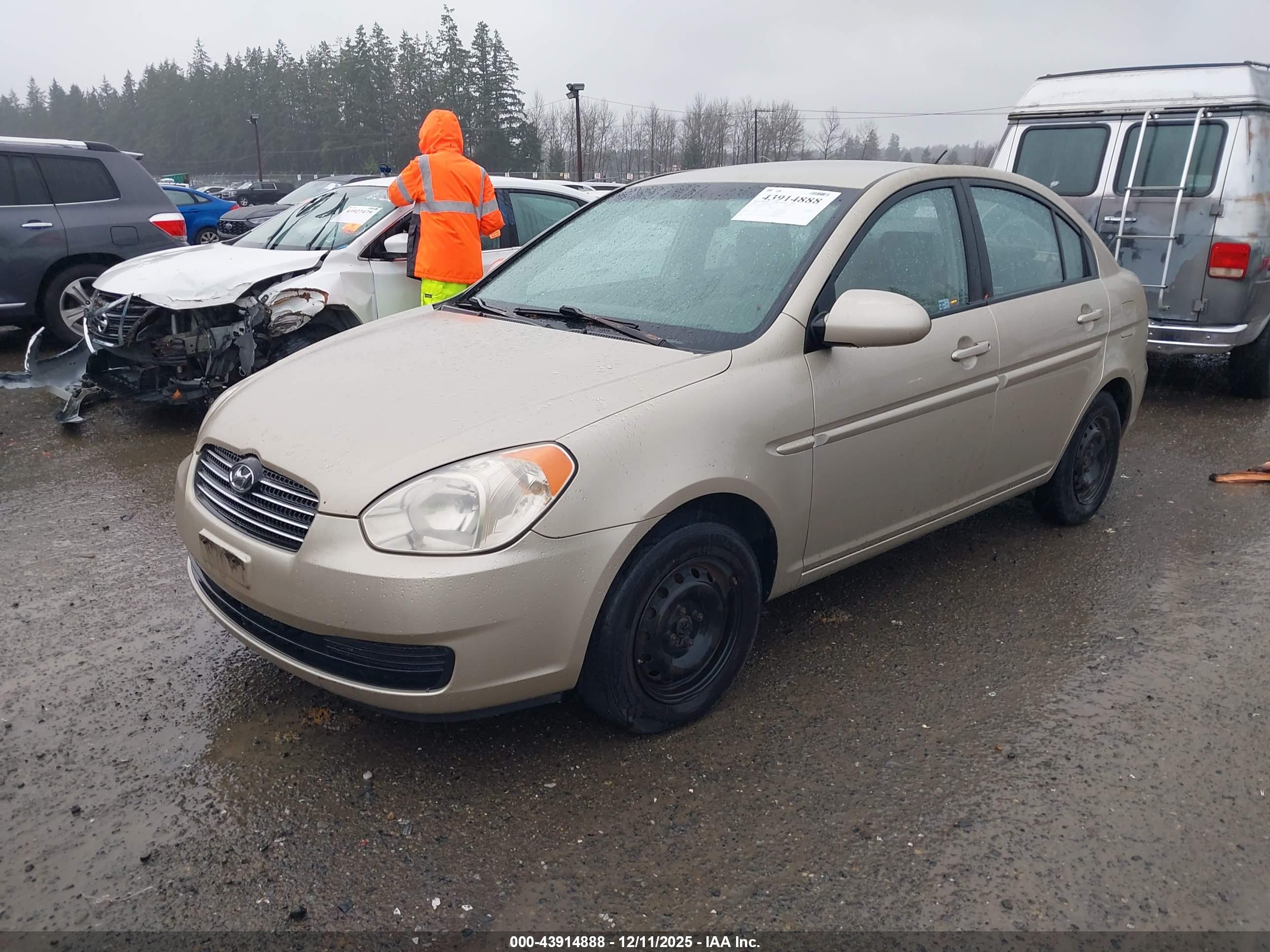 HYUNDAI ACCENT image 2