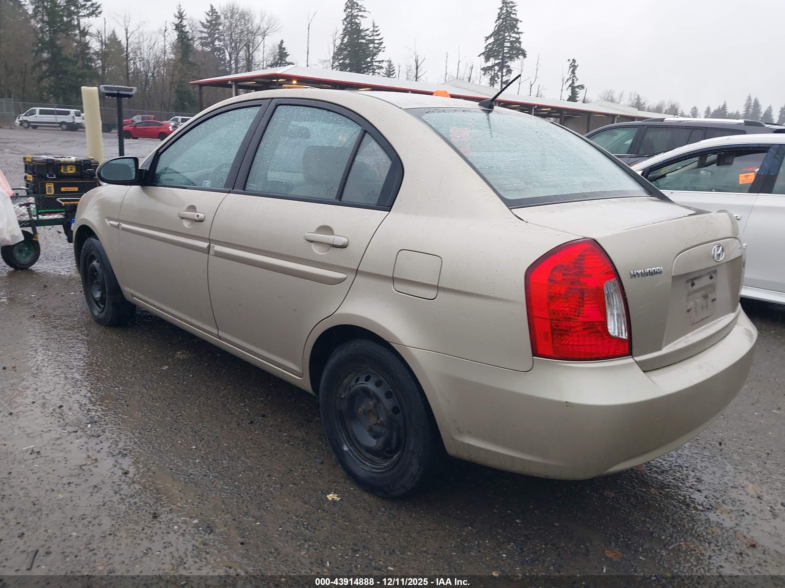 HYUNDAI ACCENT image 3
