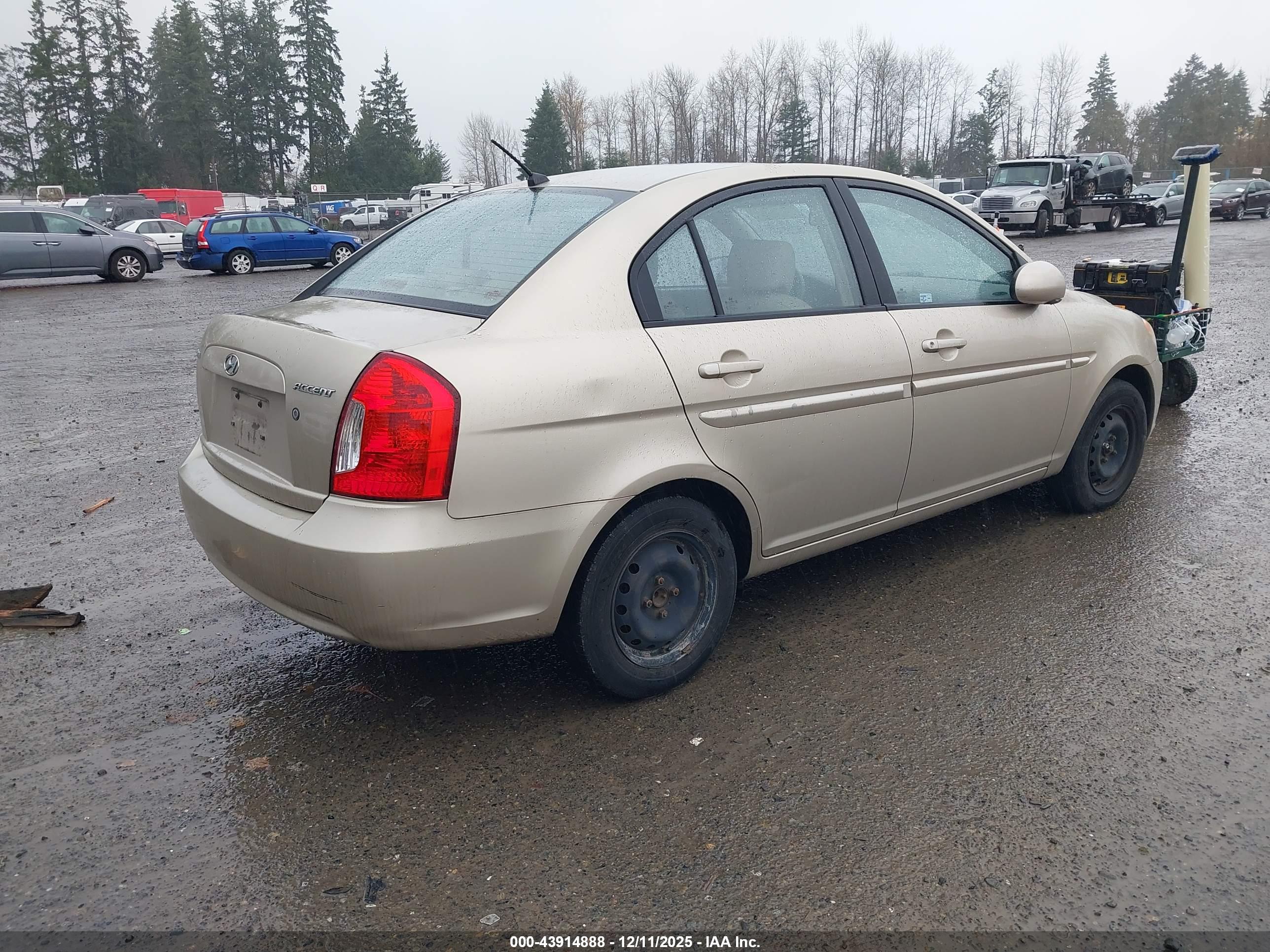 HYUNDAI ACCENT image 4