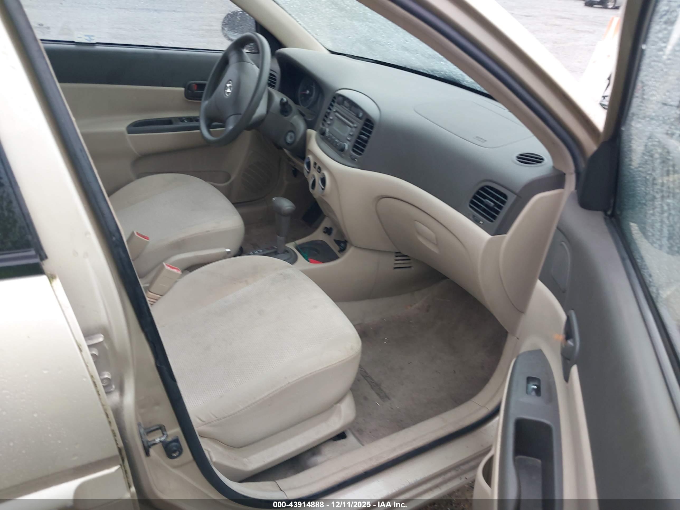 HYUNDAI ACCENT image 5