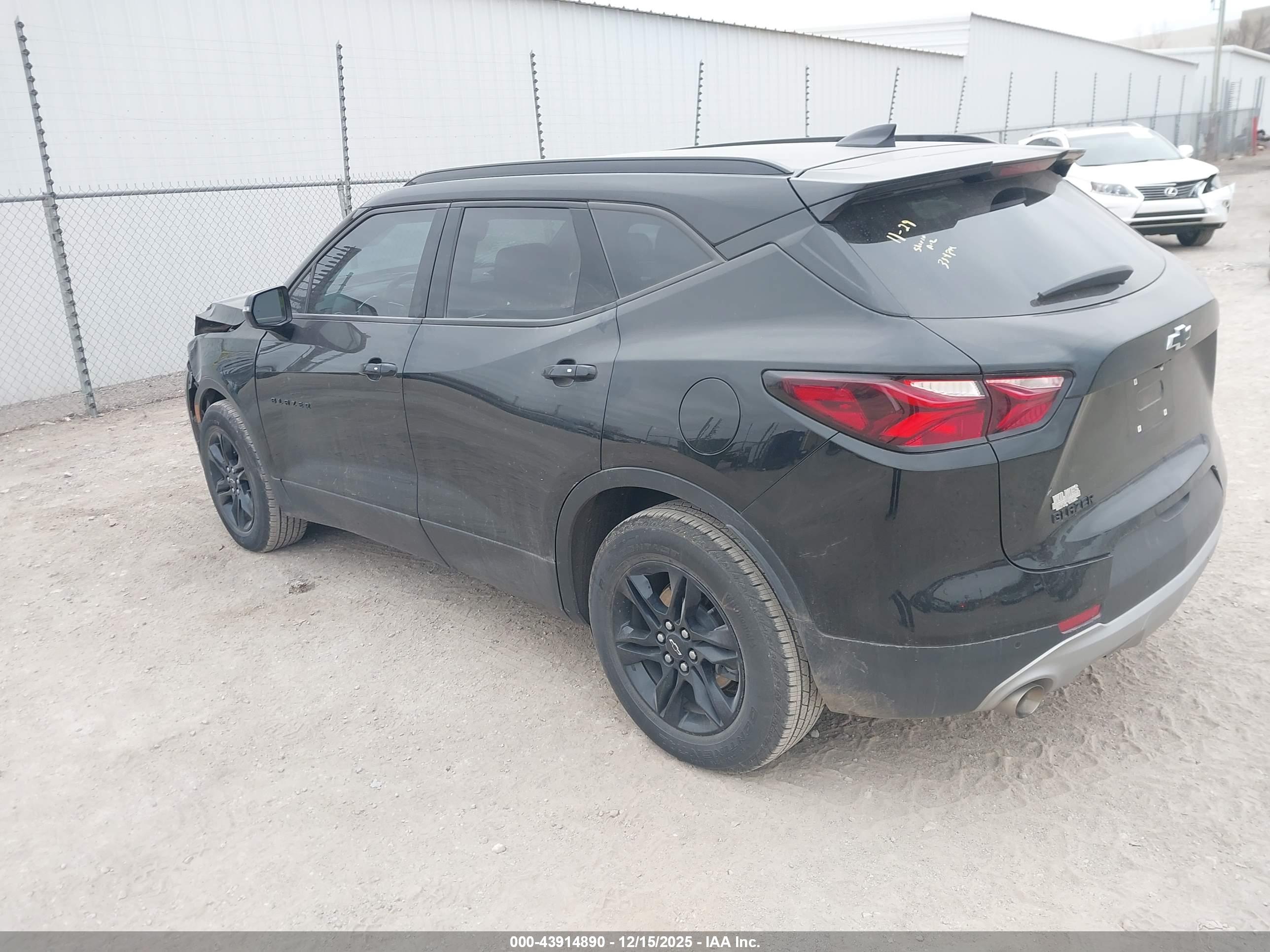 CHEVROLET BLAZER image 3
