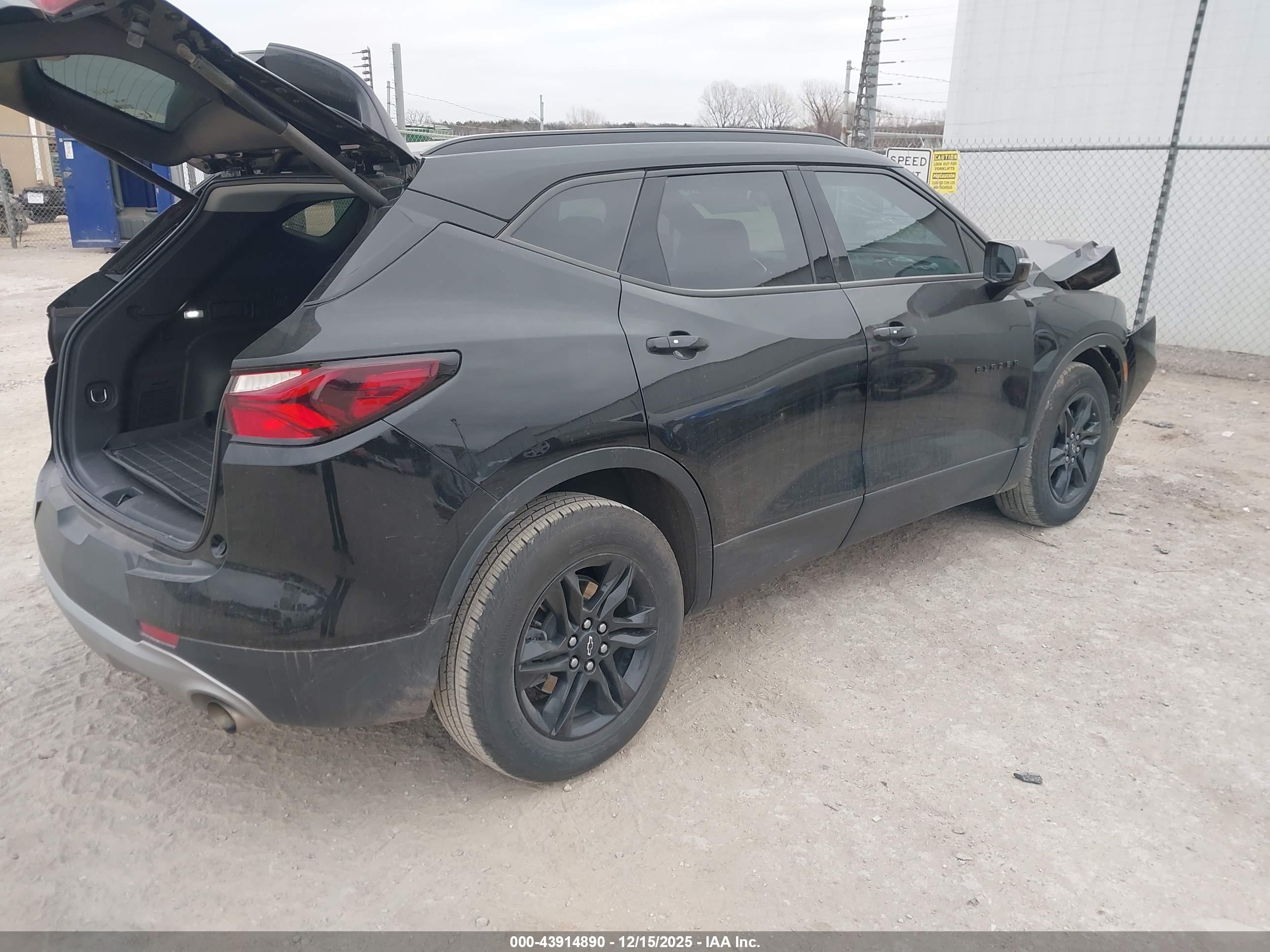 CHEVROLET BLAZER image 4