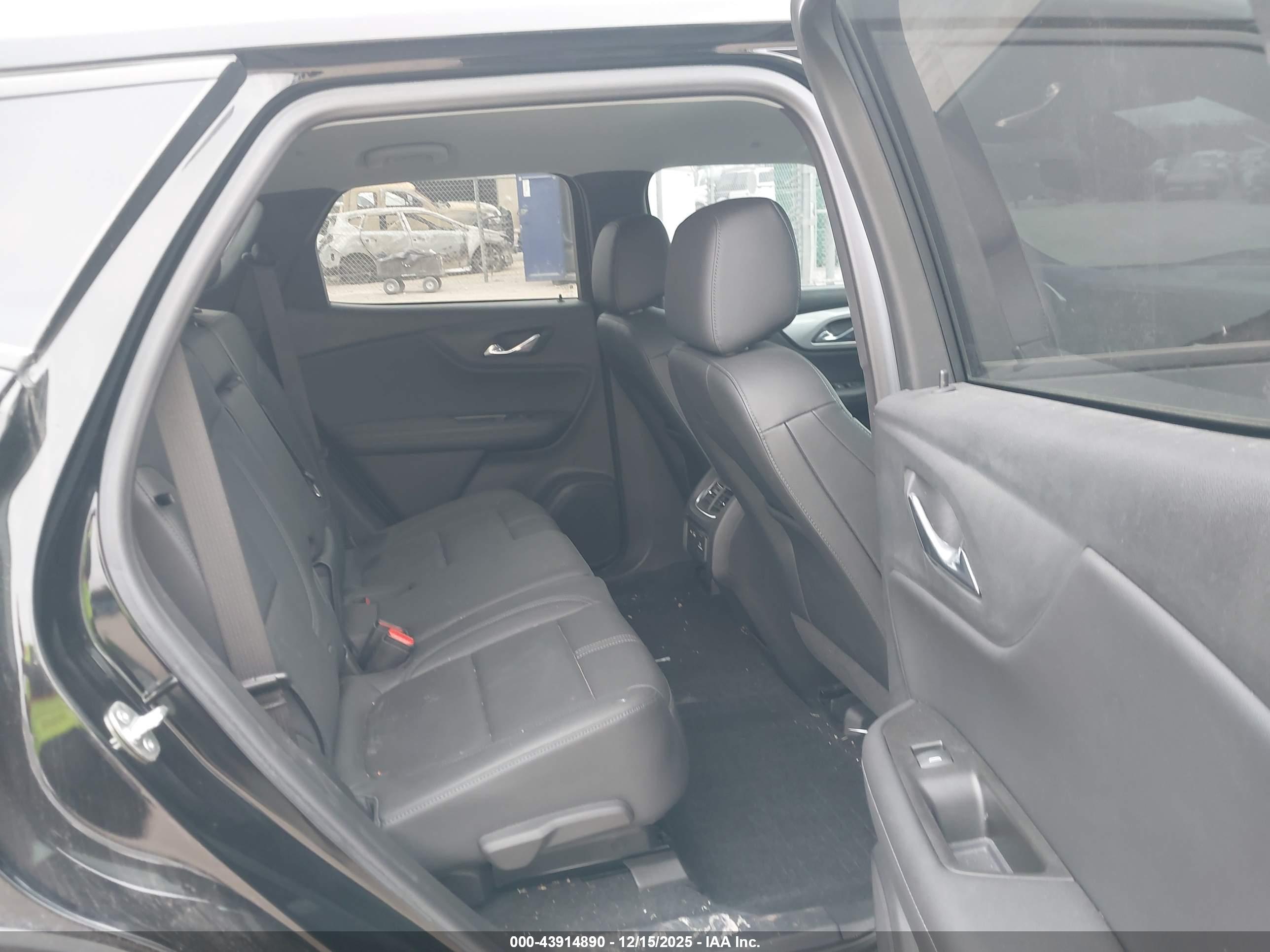 CHEVROLET BLAZER image 8