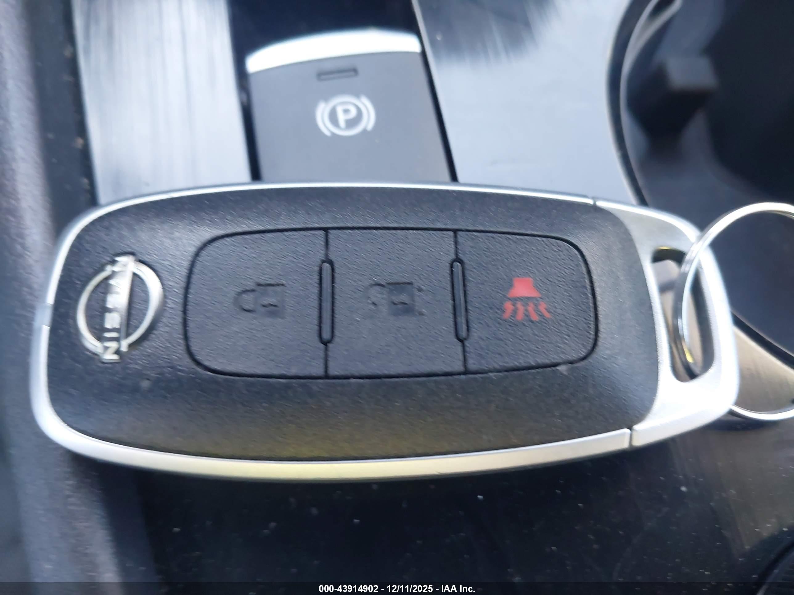 NISSAN ROGUE image 11