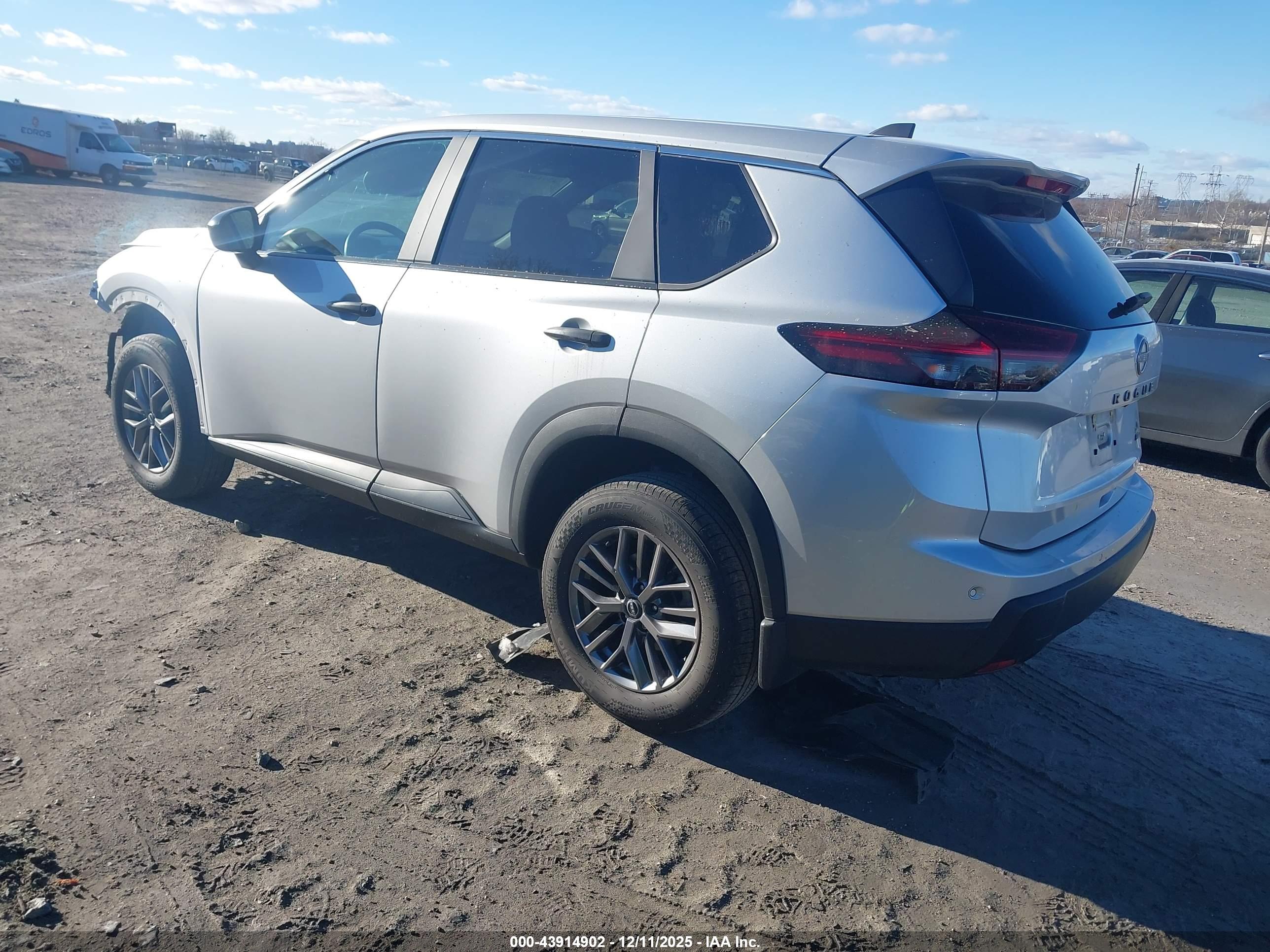 NISSAN ROGUE image 3