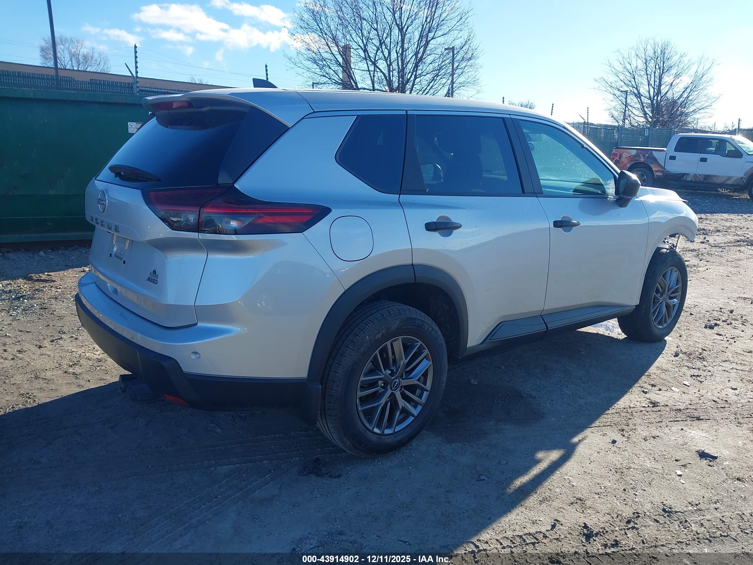 NISSAN ROGUE image 4