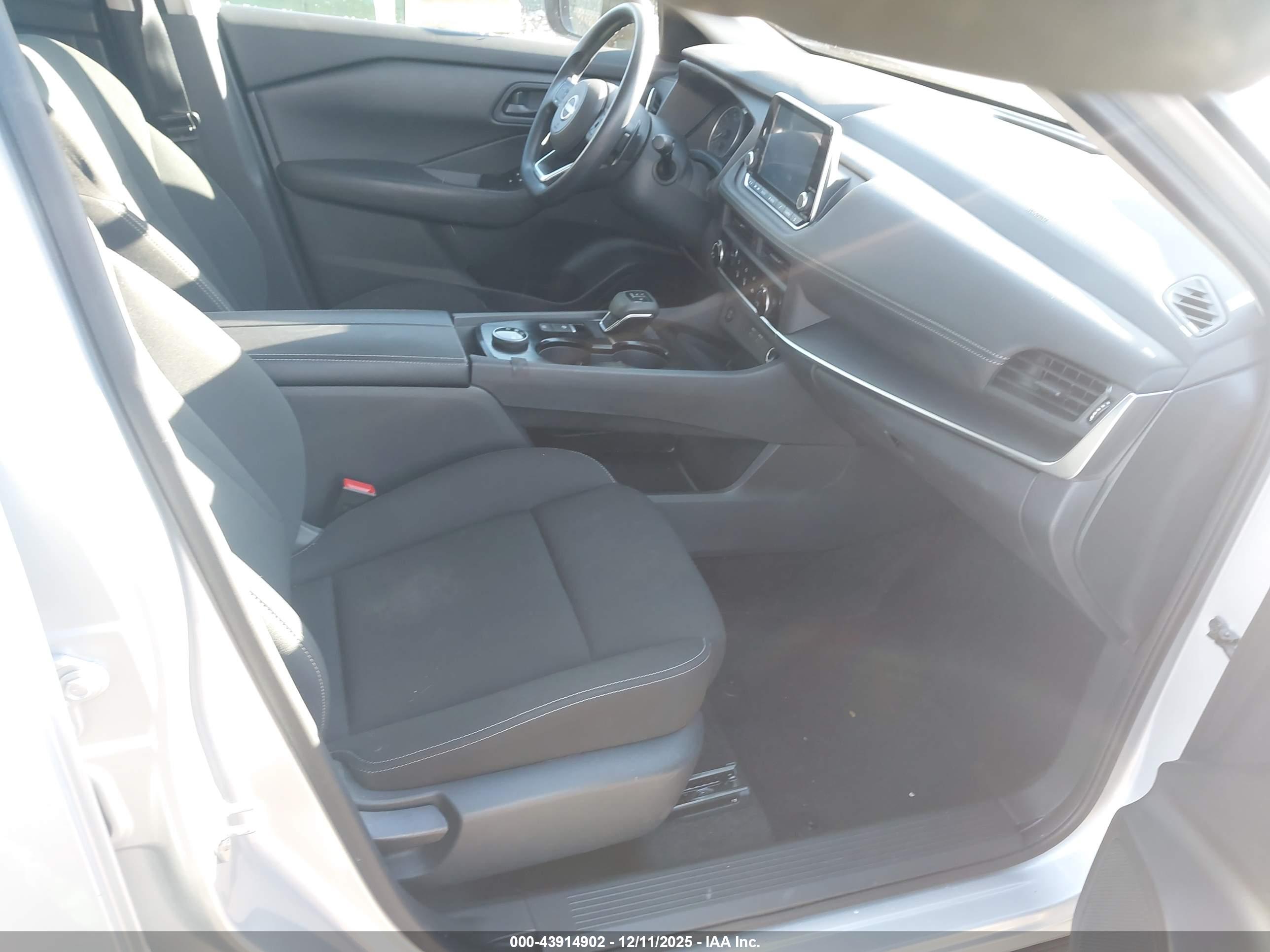 NISSAN ROGUE image 5