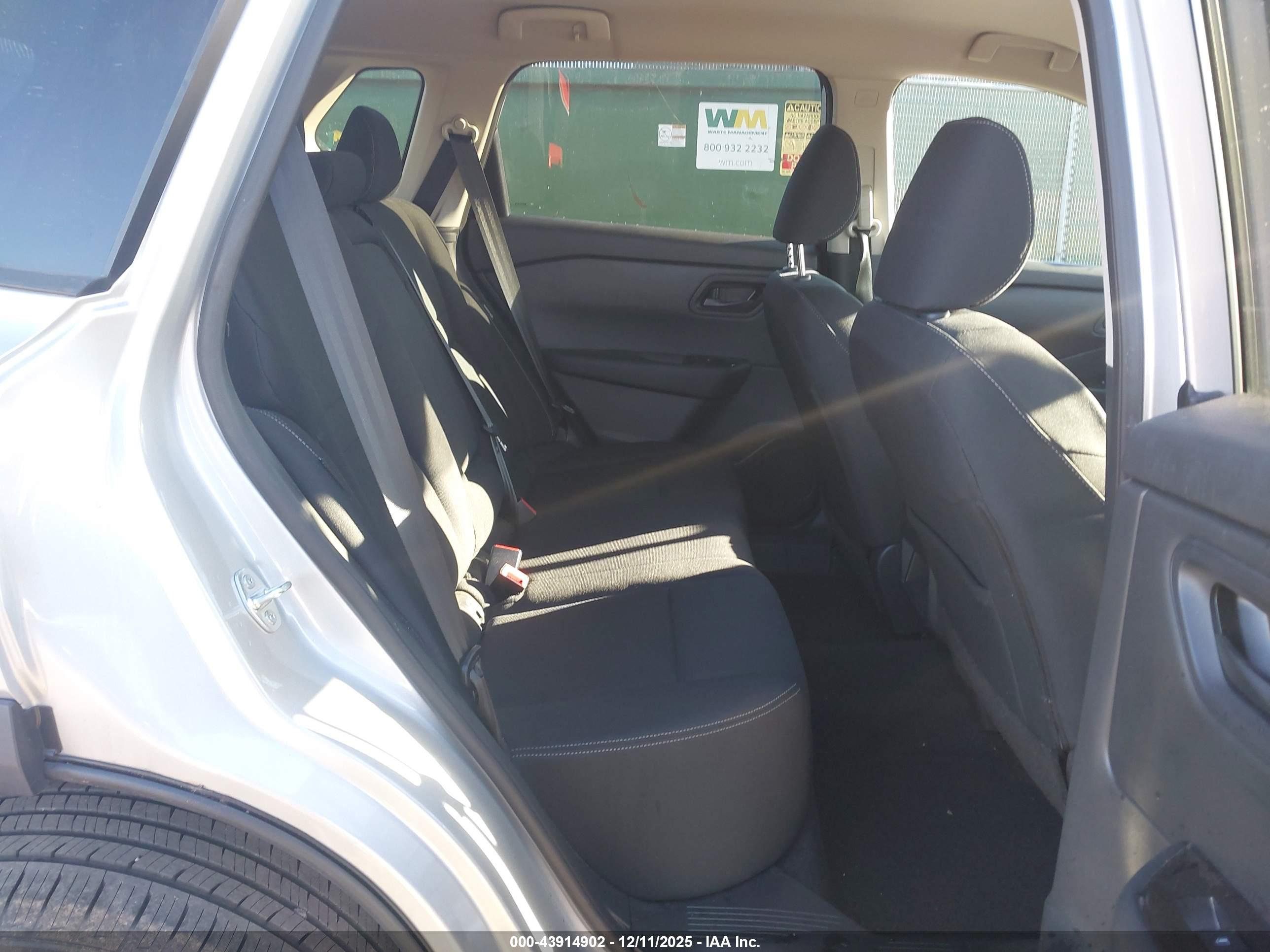NISSAN ROGUE image 8