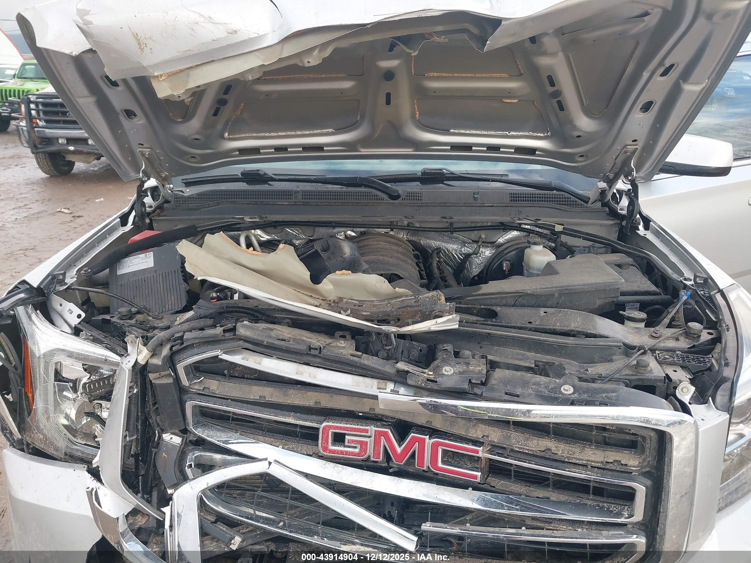 GMC YUKON image 10