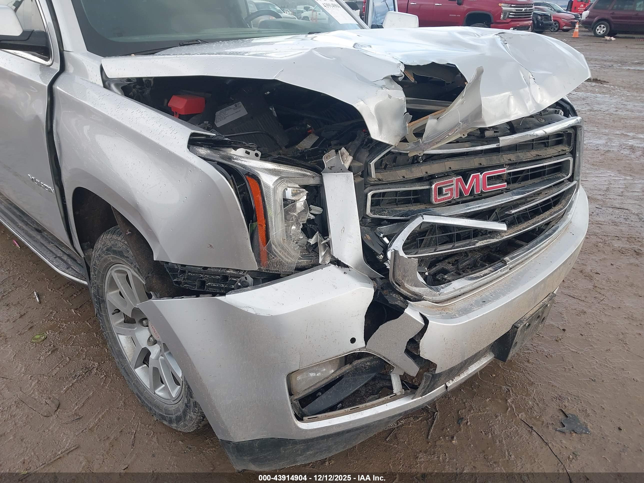 GMC YUKON image 6