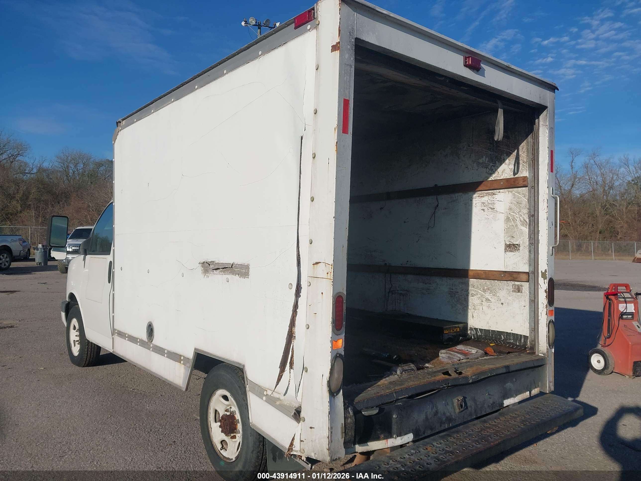 GMC SAVANA image 3