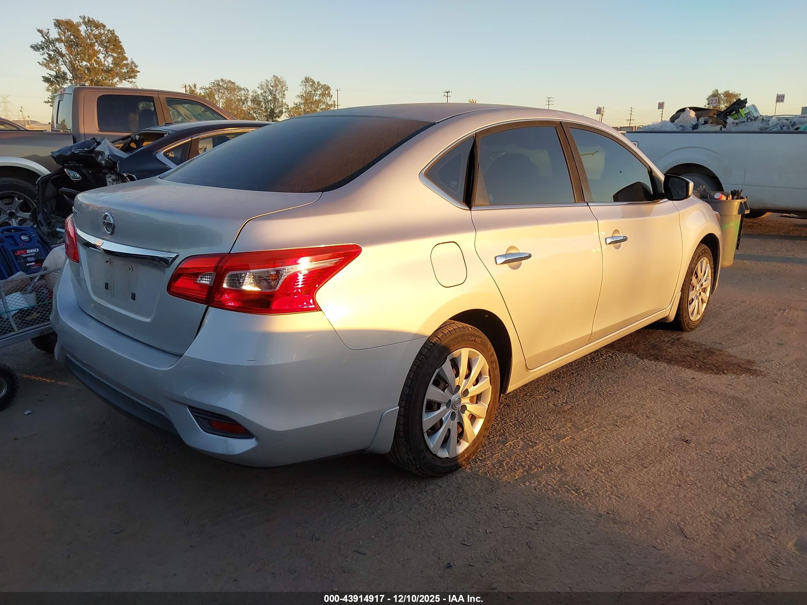 NISSAN SENTRA image 4