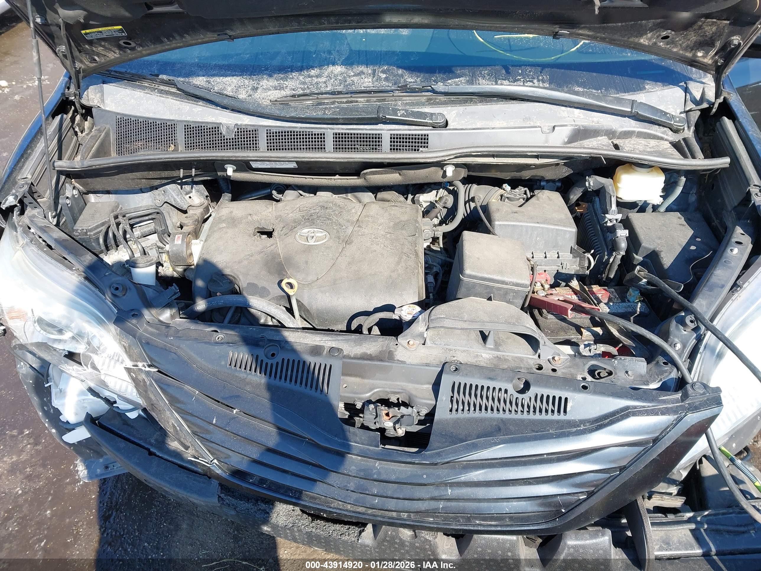 TOYOTA SIENNA image 10