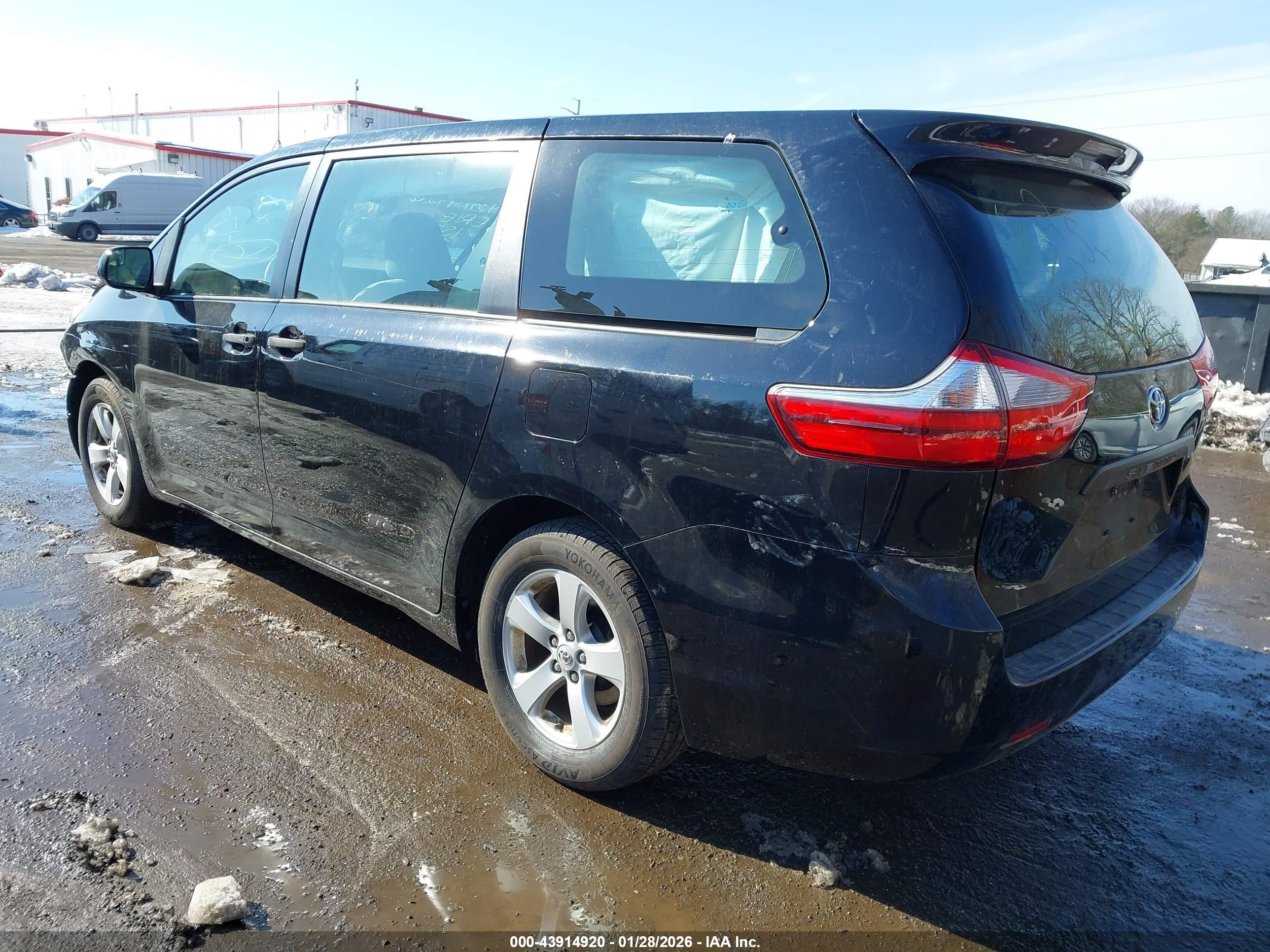 TOYOTA SIENNA image 3
