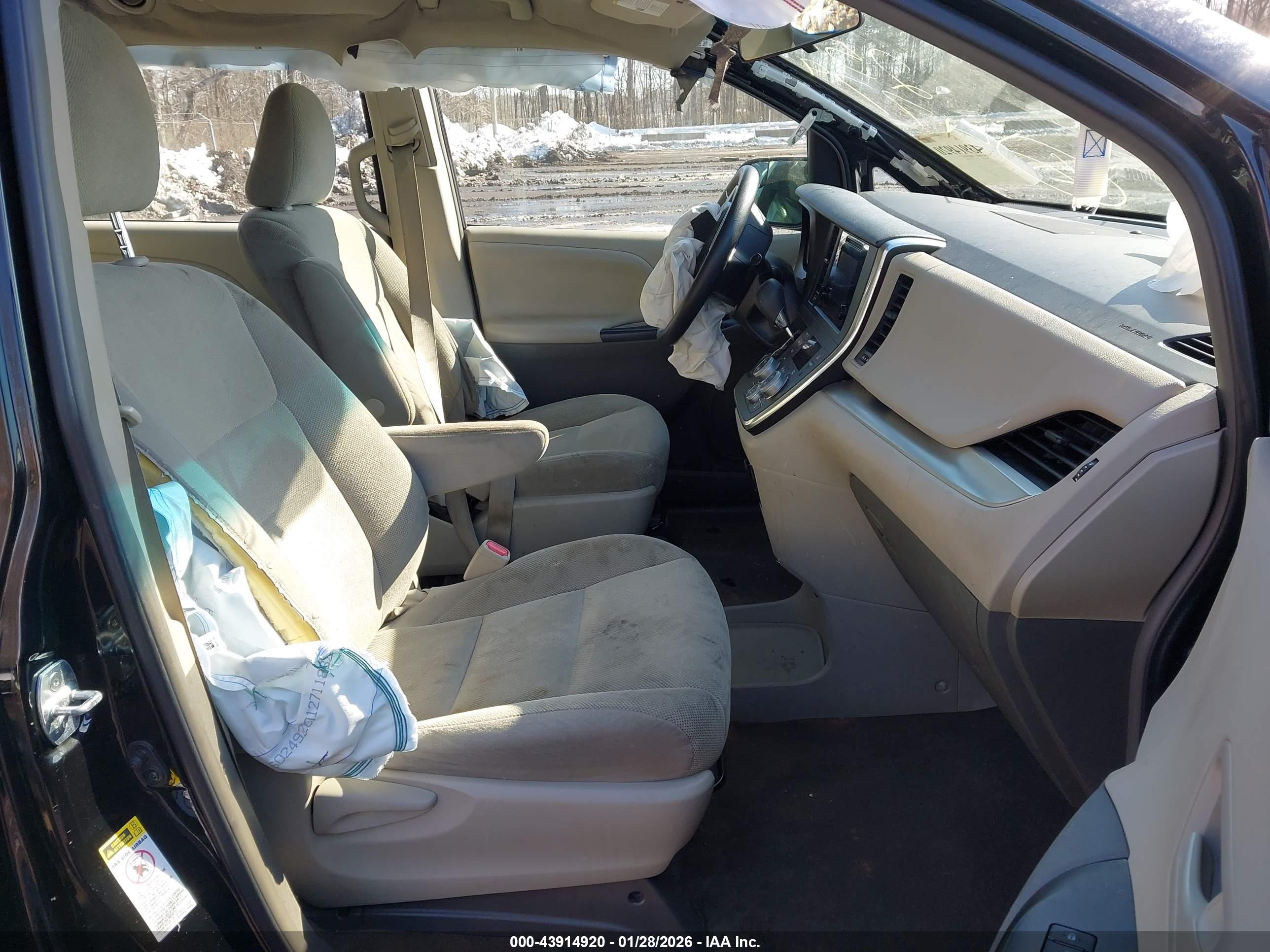 TOYOTA SIENNA image 5