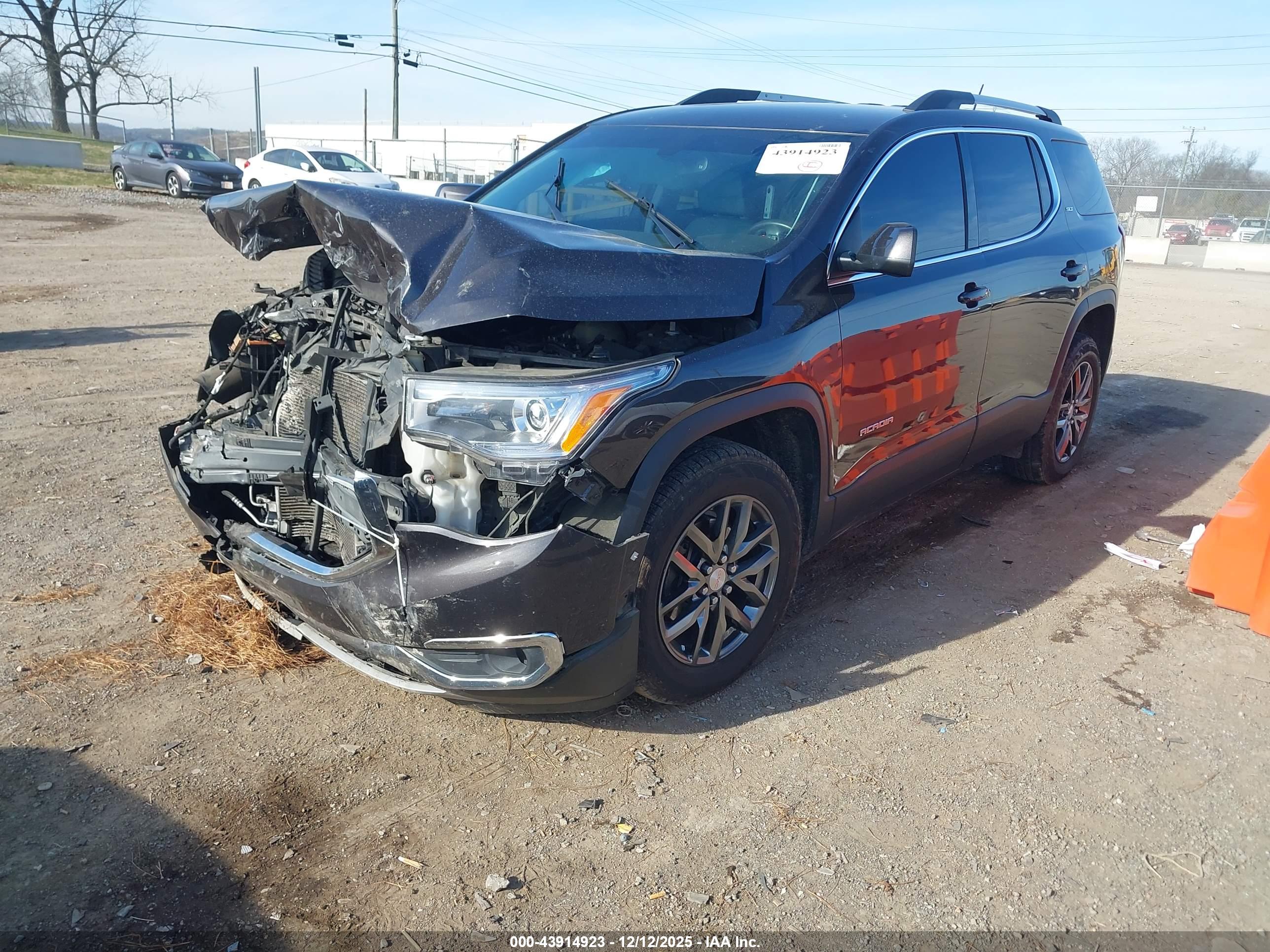 GMC ACADIA image 2