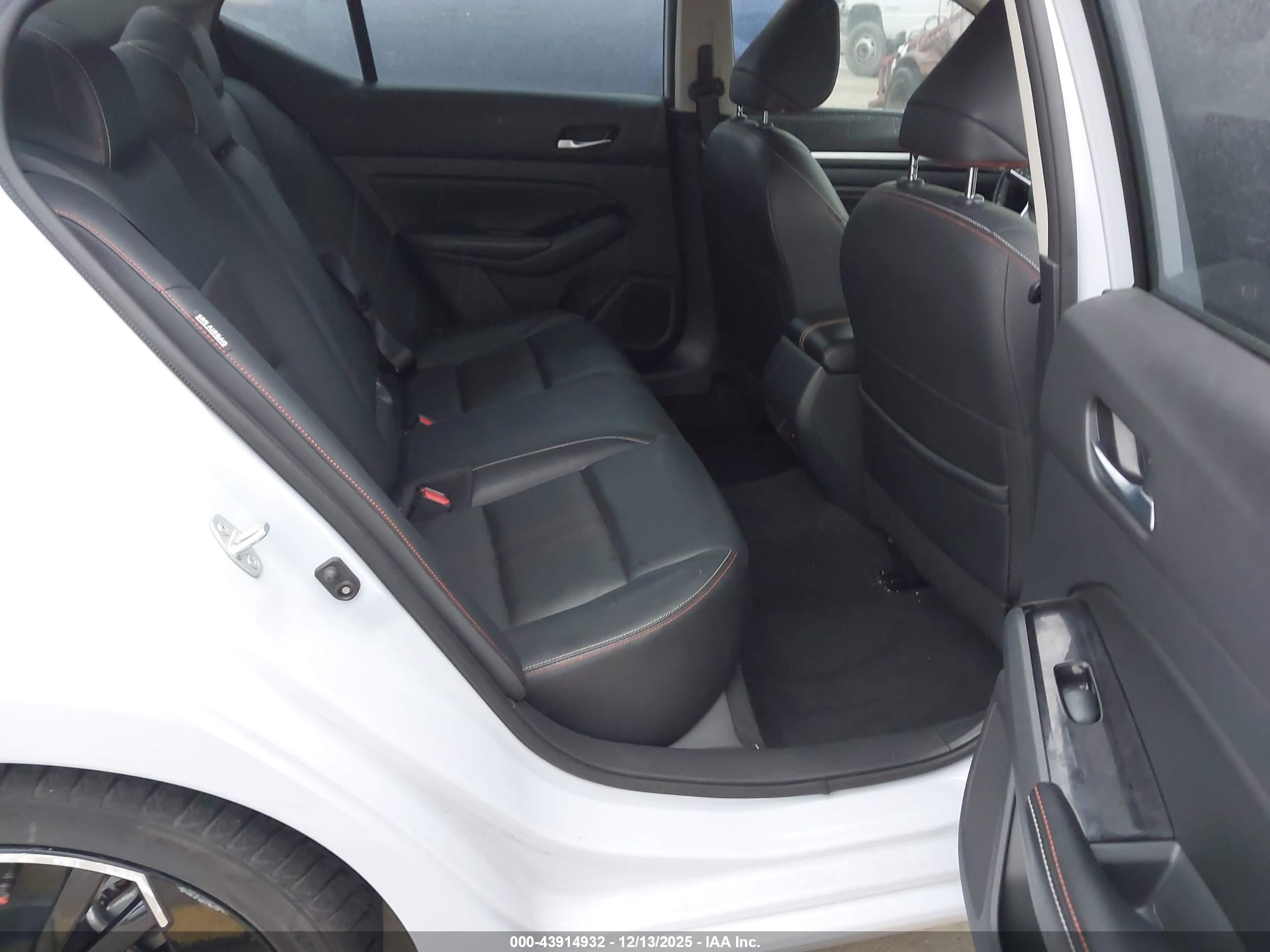 NISSAN ALTIMA image 8