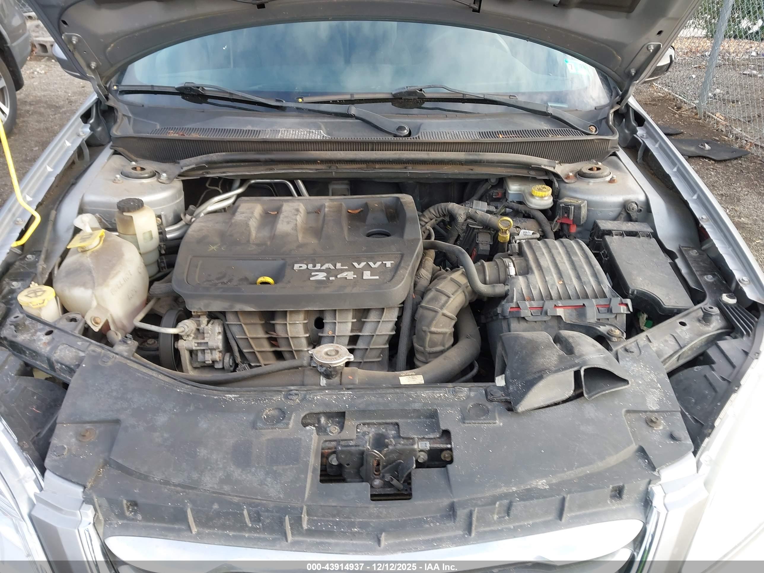 CHRYSLER 200 image 10