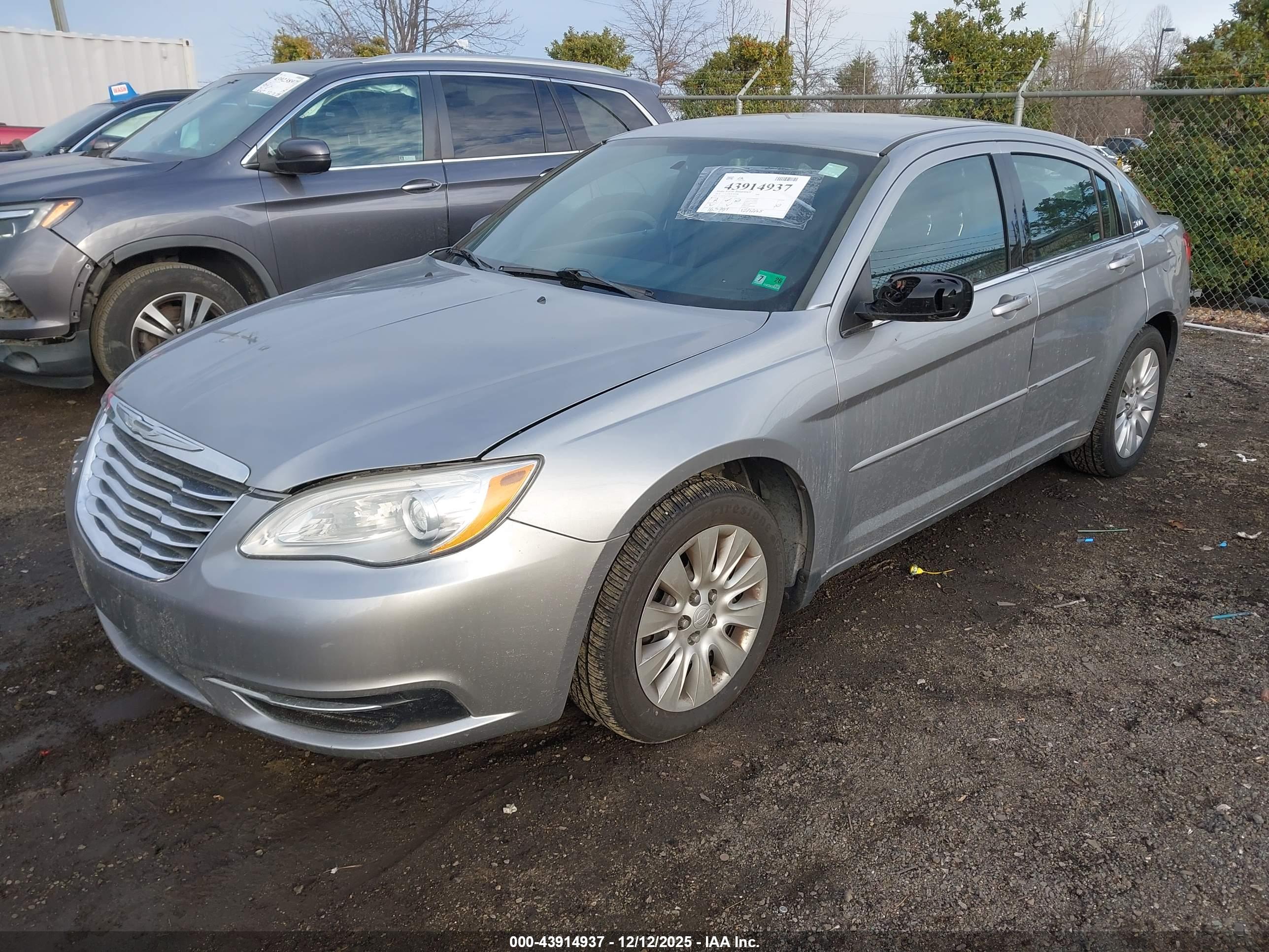 CHRYSLER 200 image 2