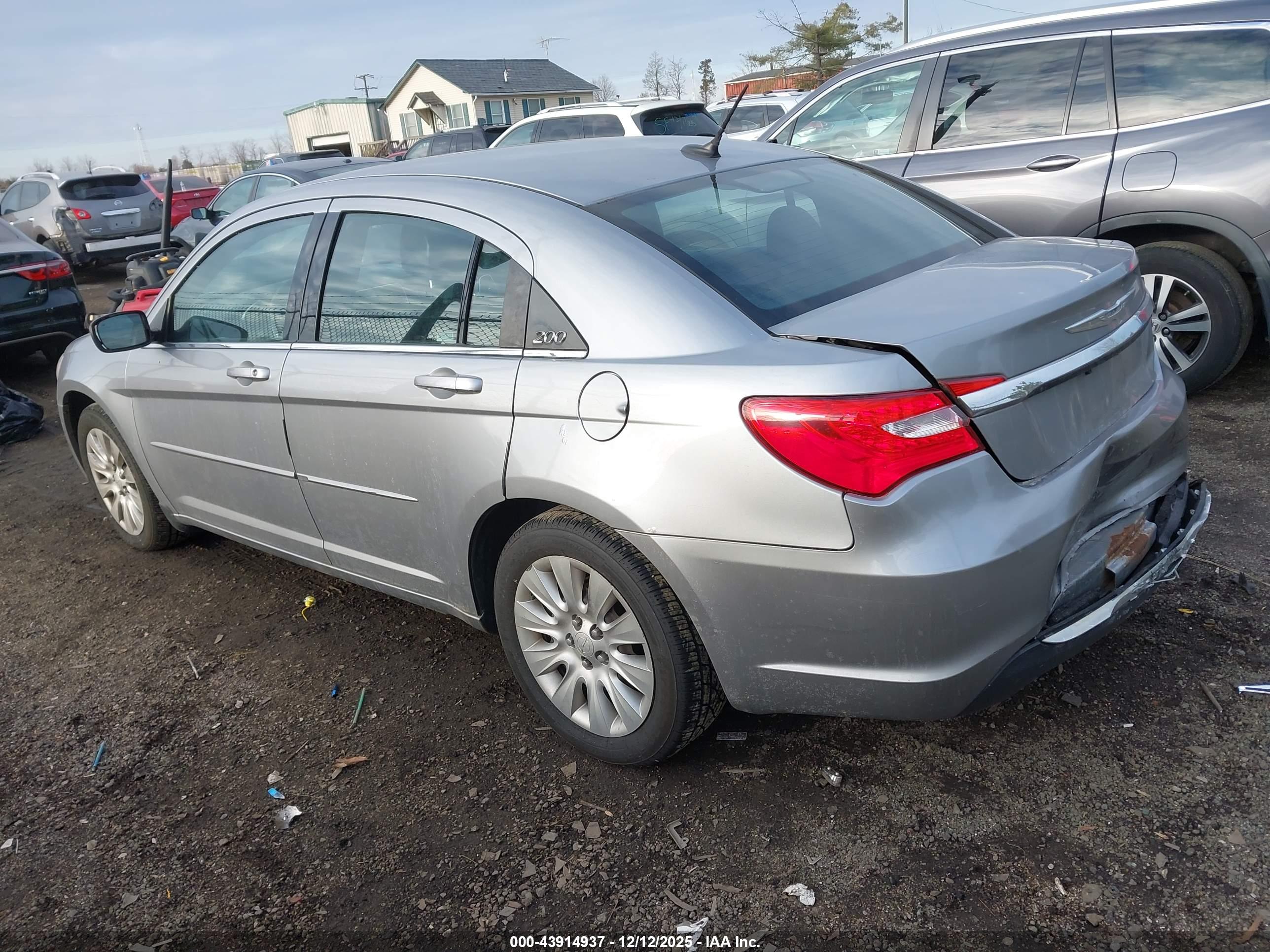 CHRYSLER 200 image 3