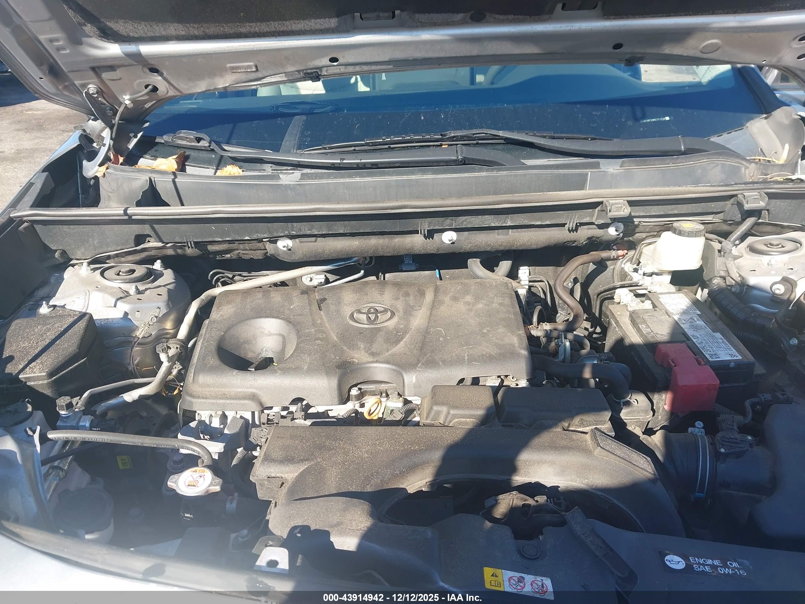 TOYOTA RAV4 image 10