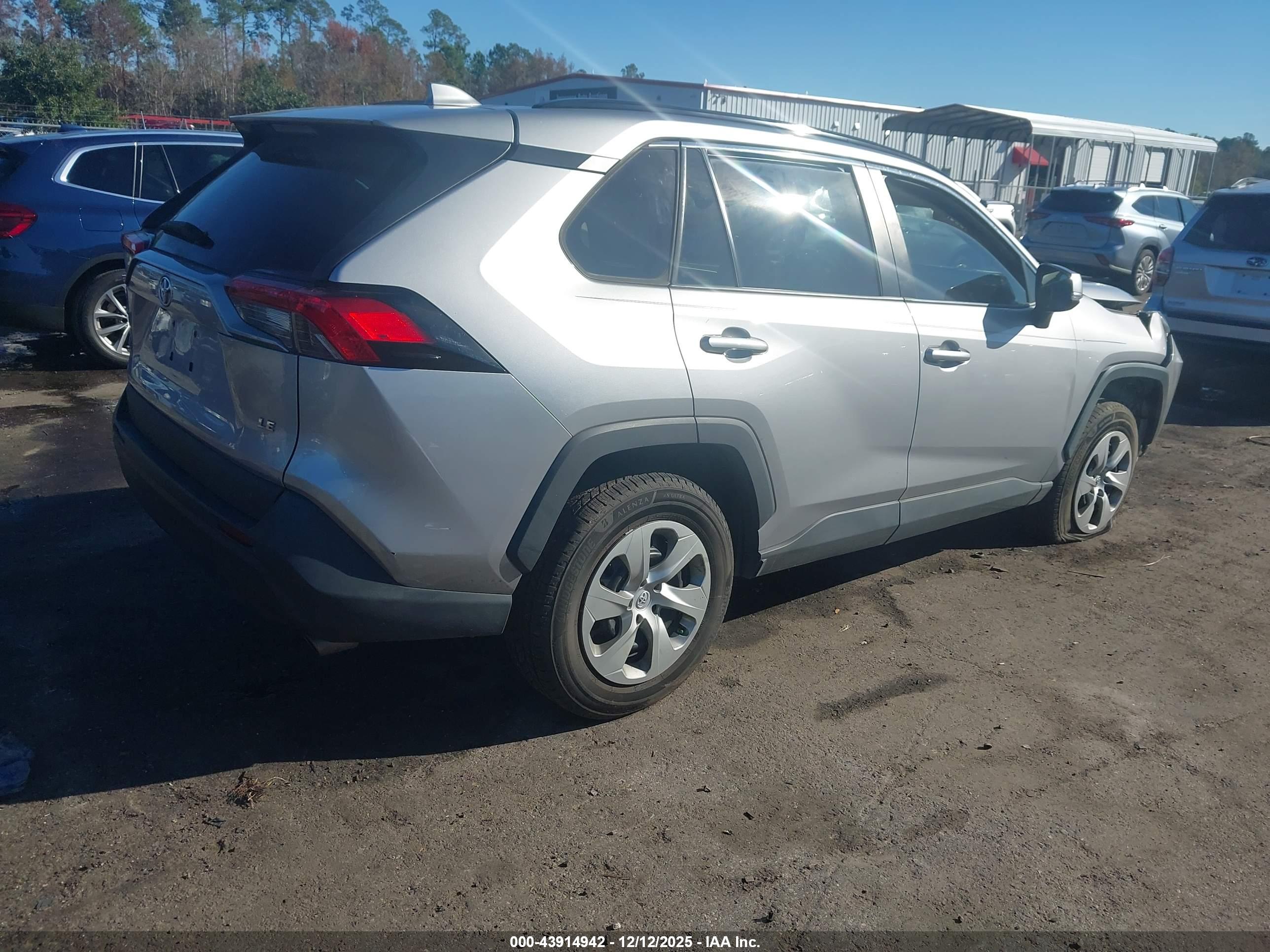 TOYOTA RAV4 image 4