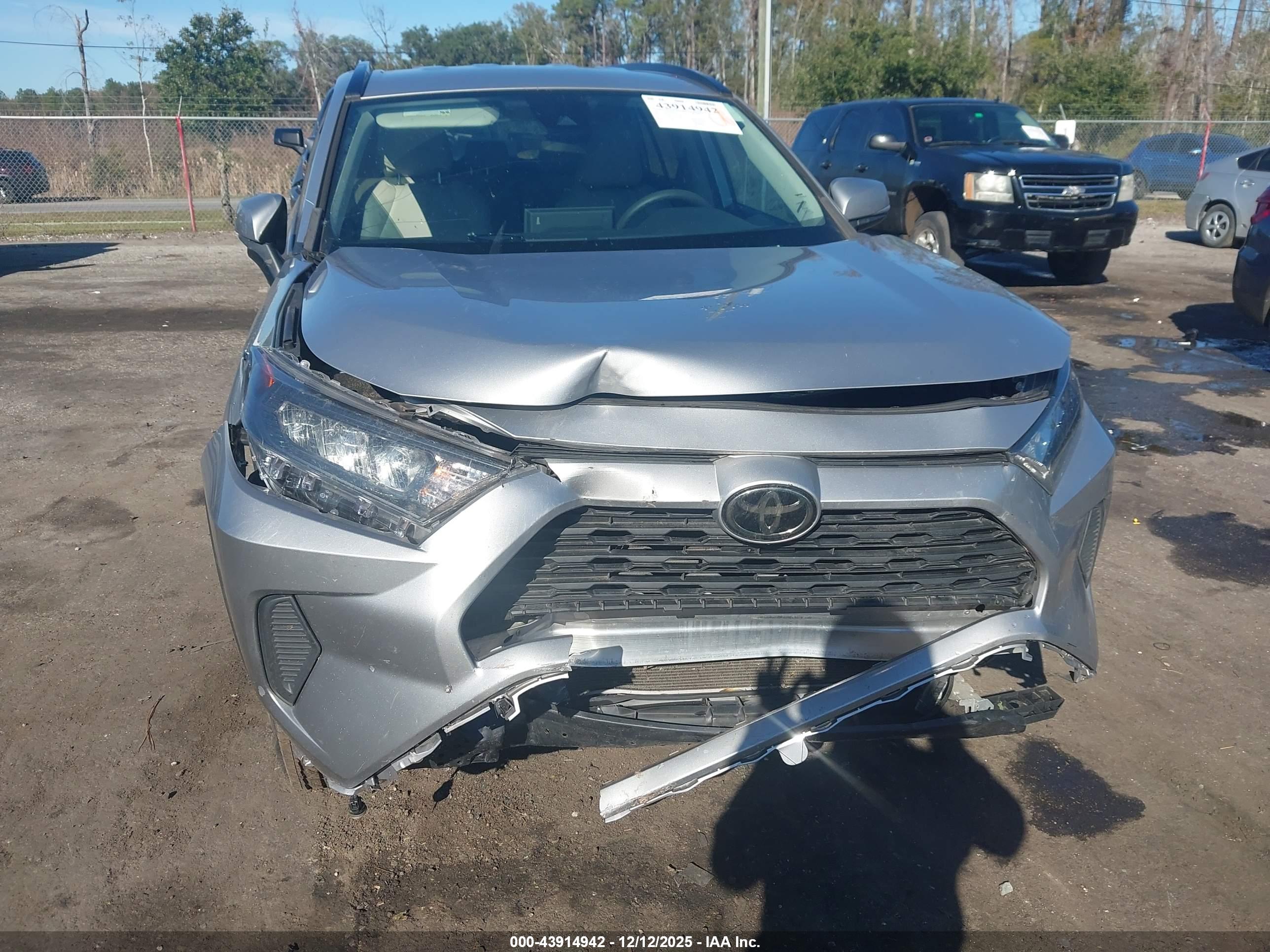 TOYOTA RAV4 image 6