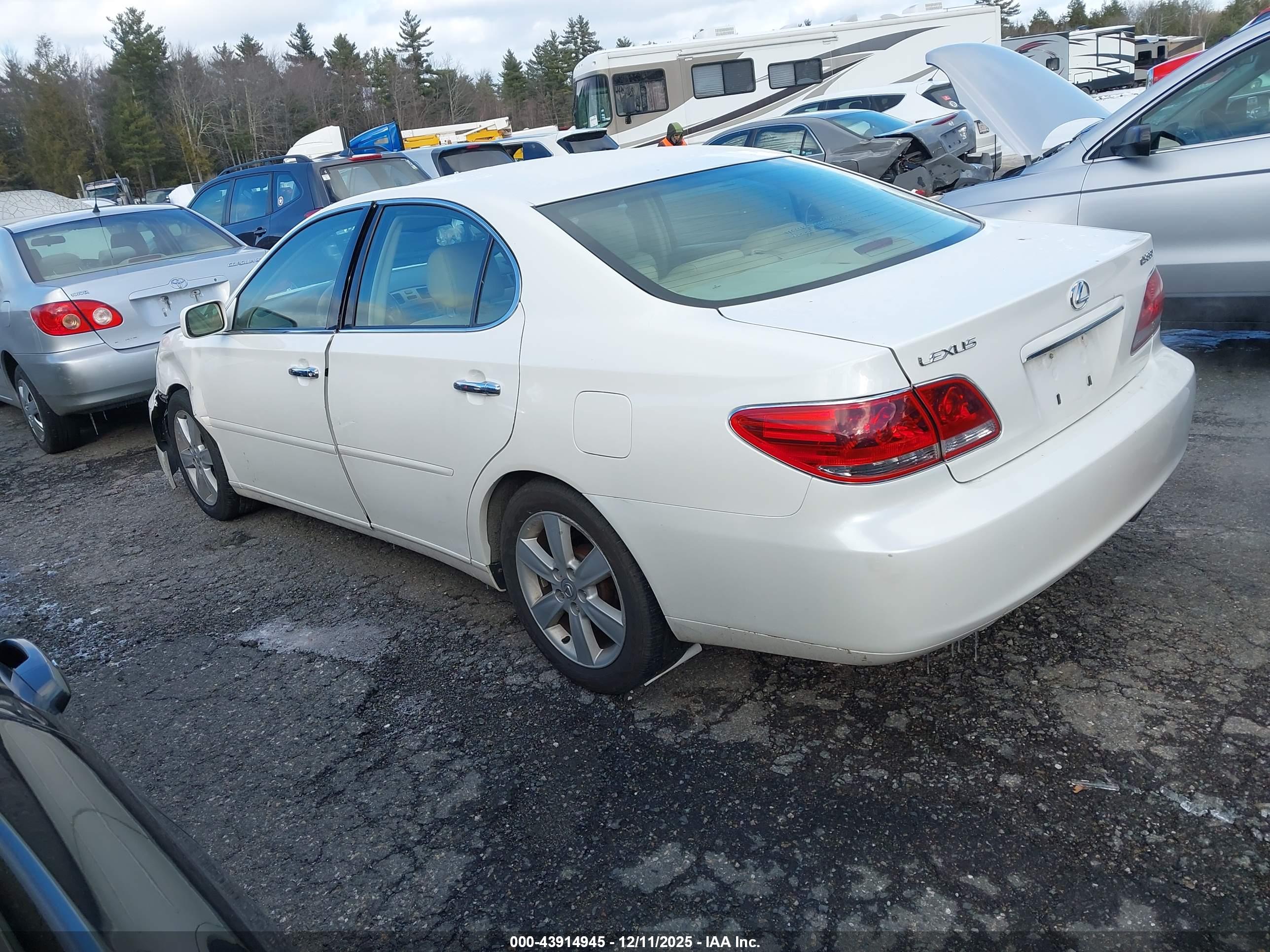 LEXUS ES image 3