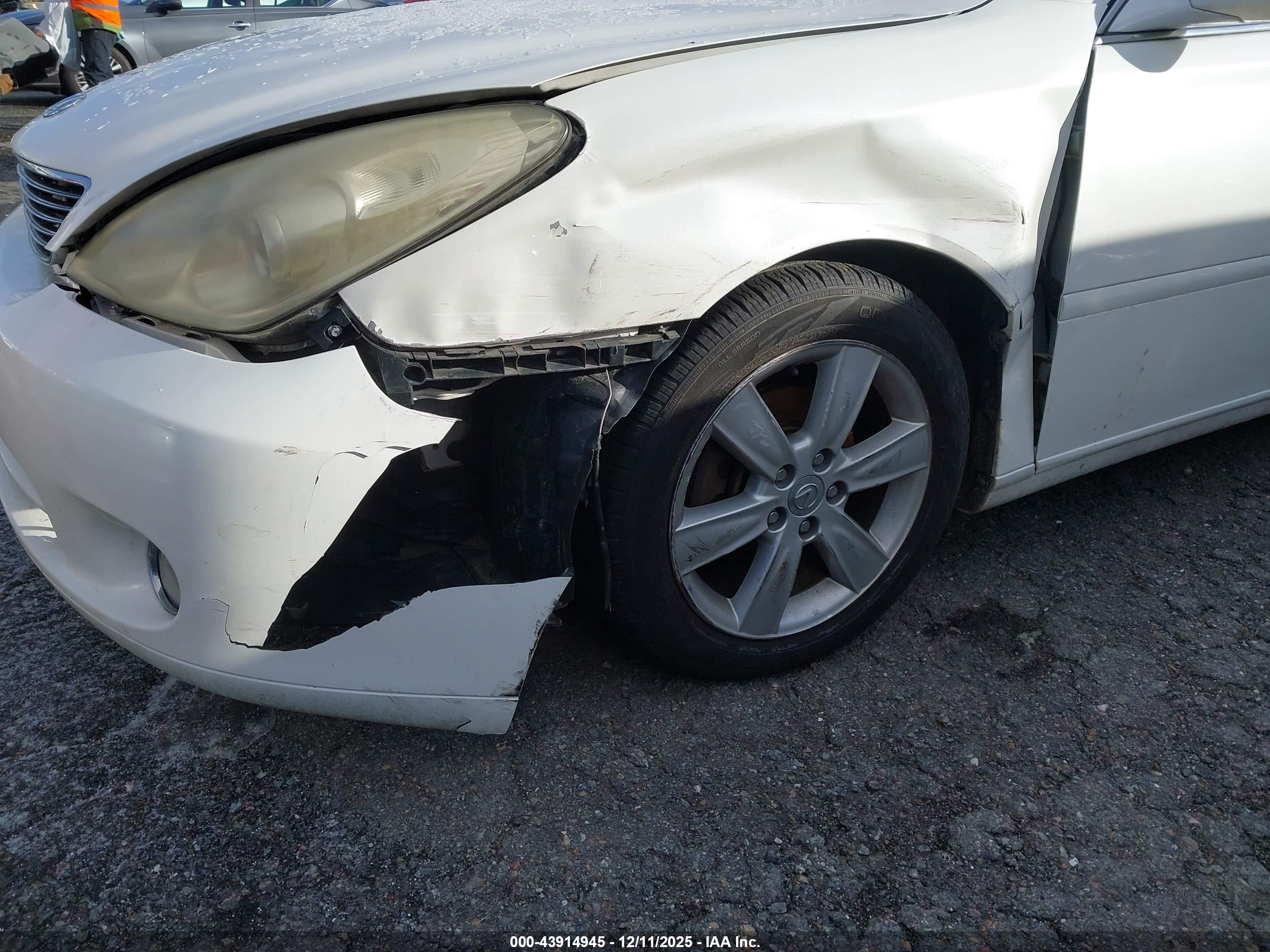 LEXUS ES image 6
