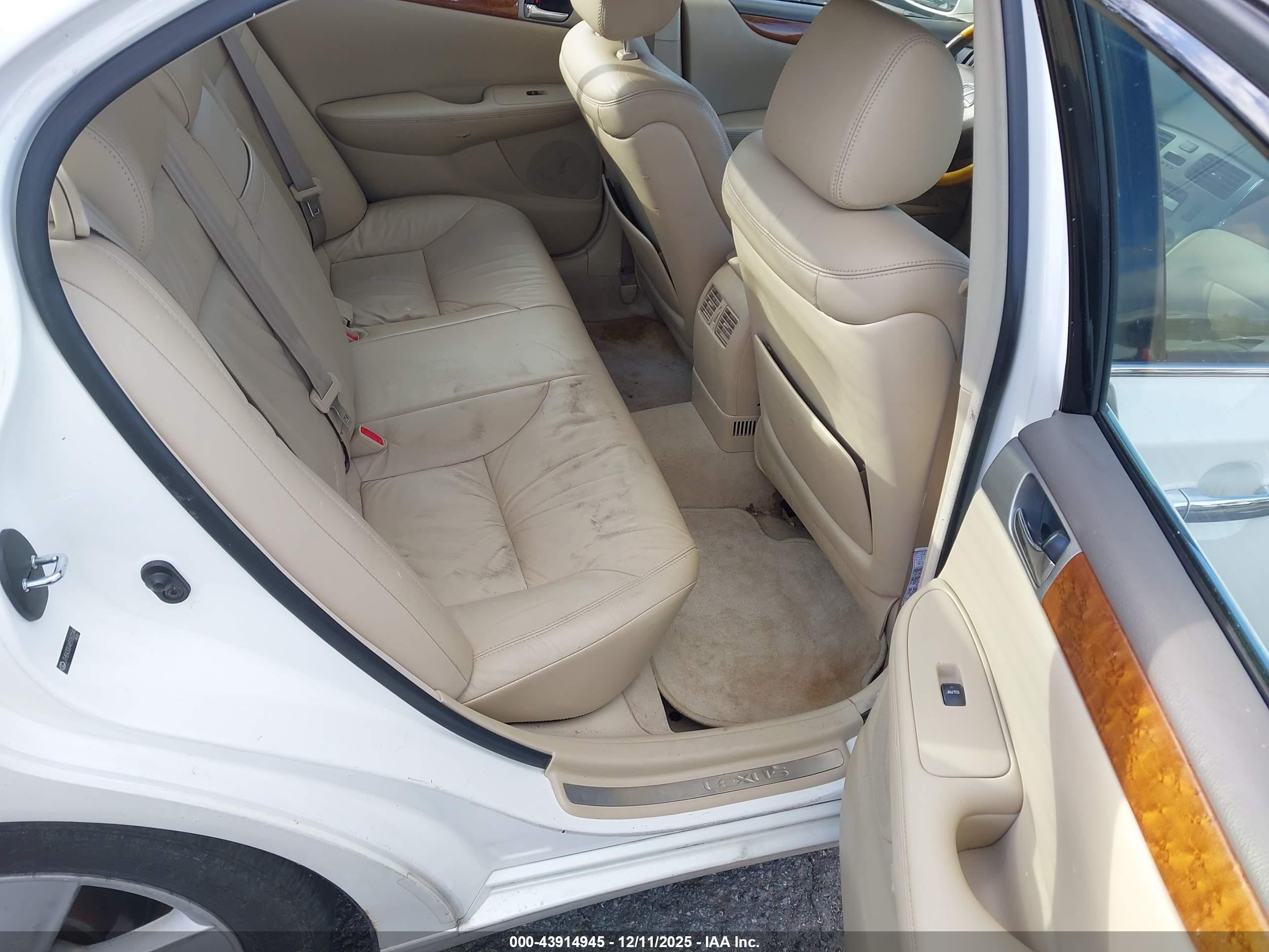 LEXUS ES image 8