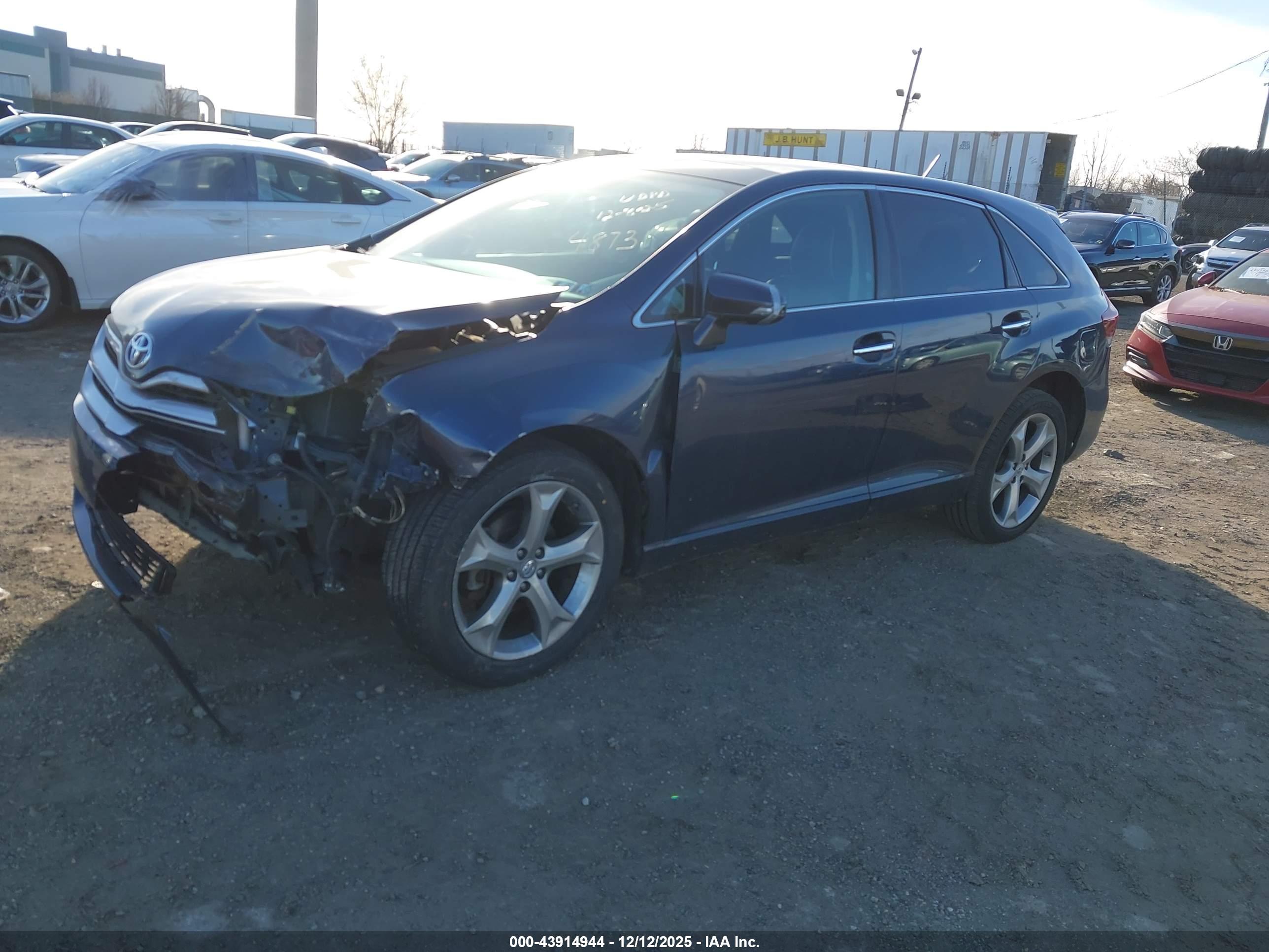 TOYOTA VENZA image 2