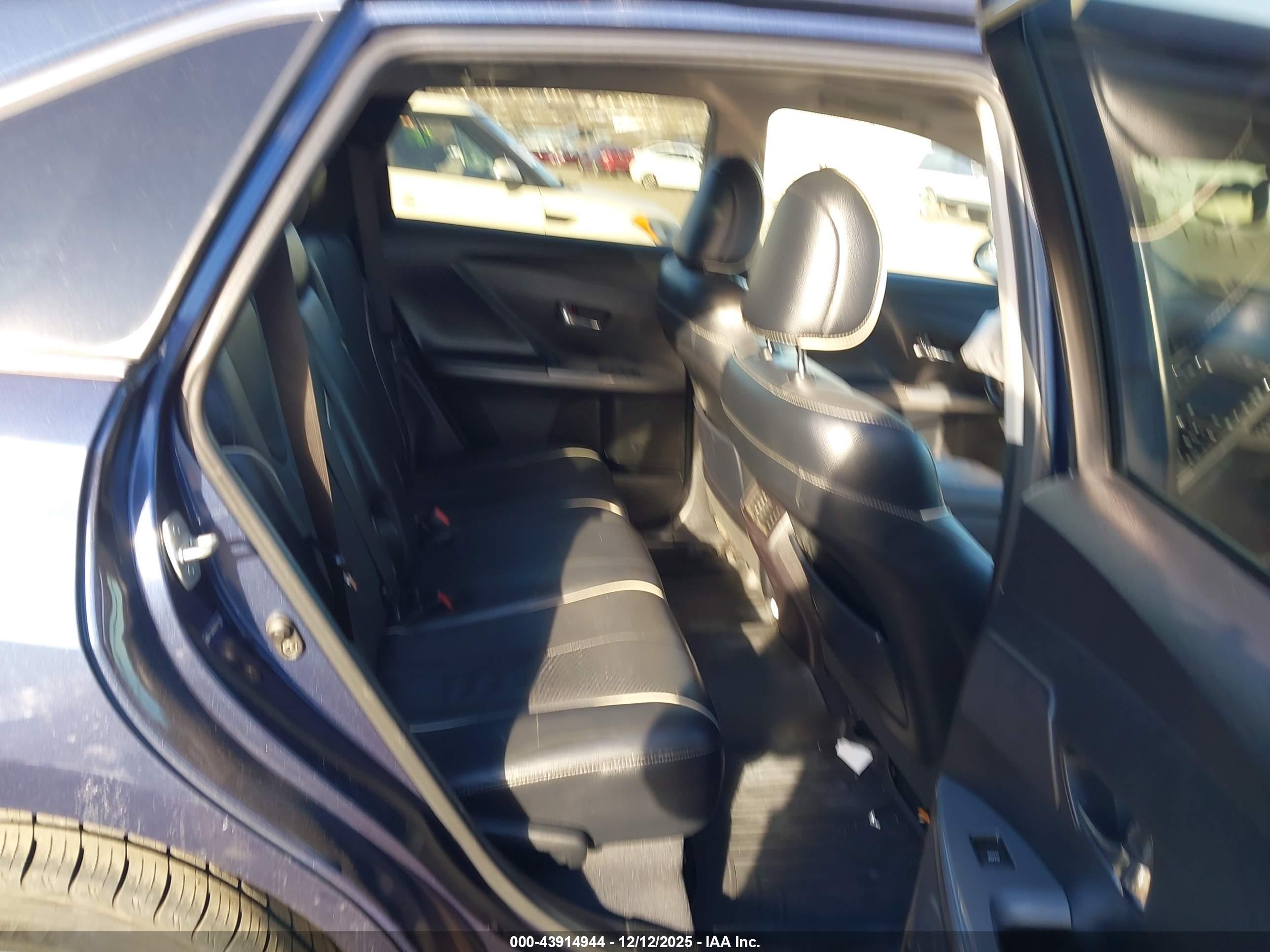 TOYOTA VENZA image 8