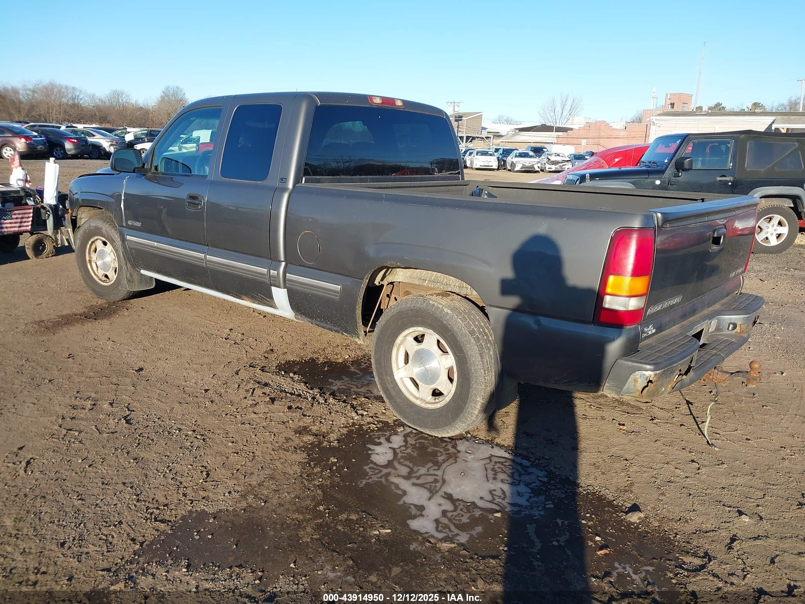 CHEVROLET SILVERADO image 3