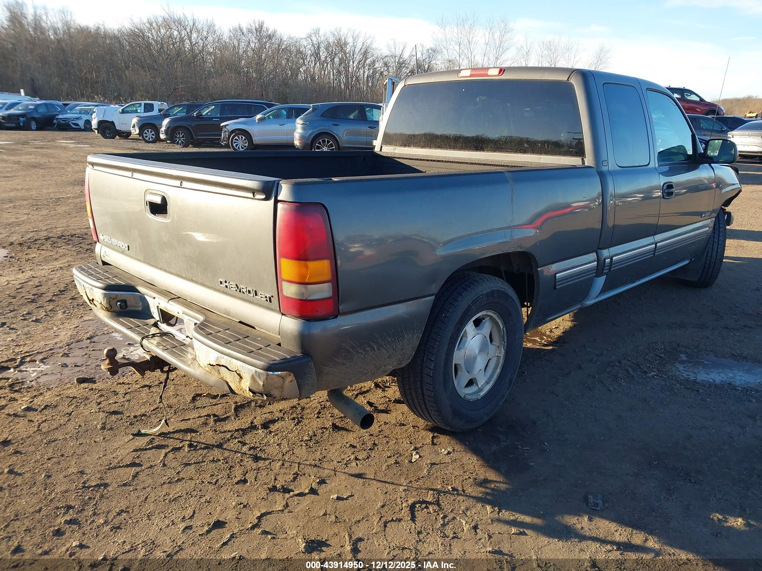 CHEVROLET SILVERADO image 4