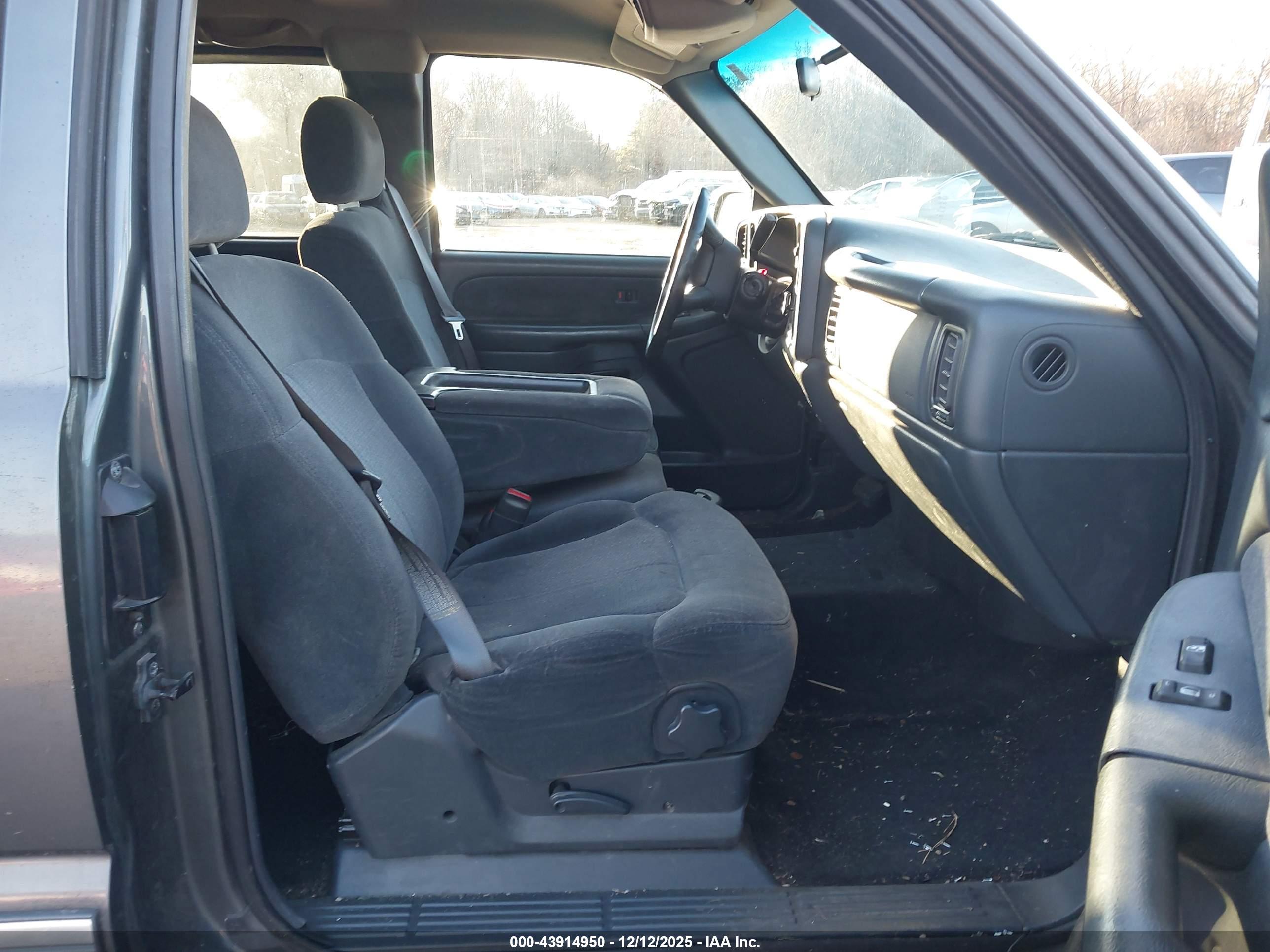 CHEVROLET SILVERADO image 5