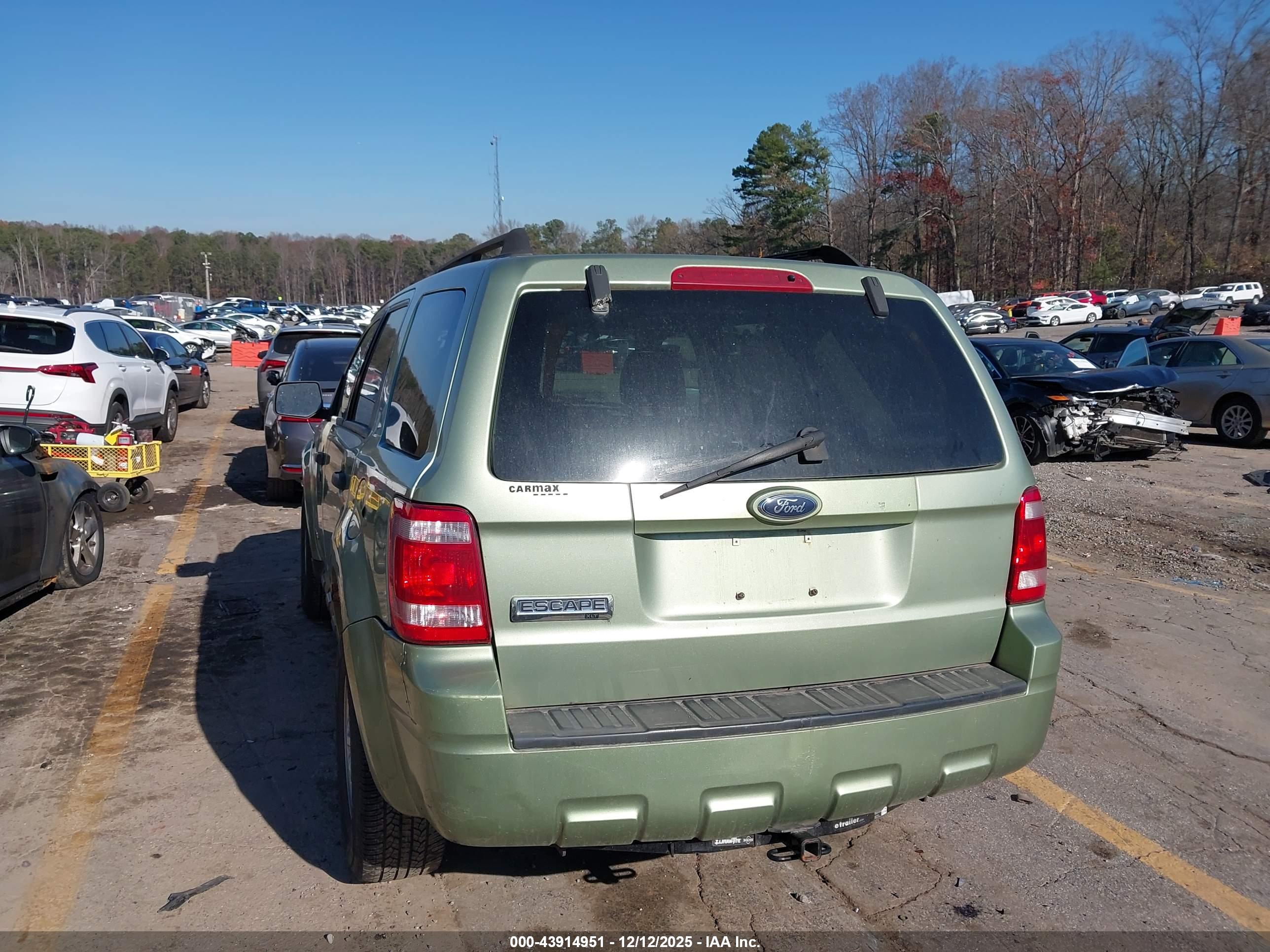 FORD ESCAPE image 3