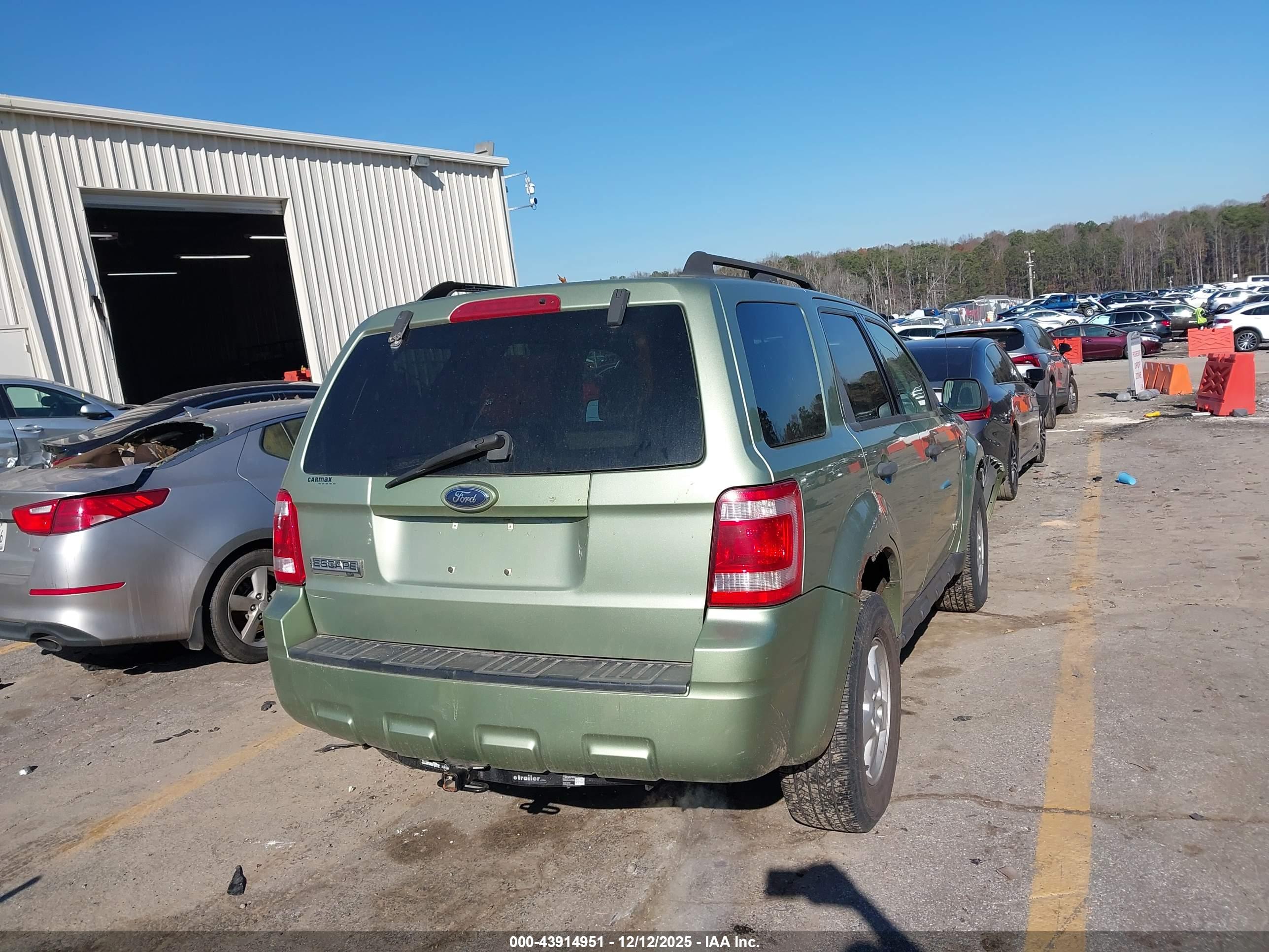 FORD ESCAPE image 4