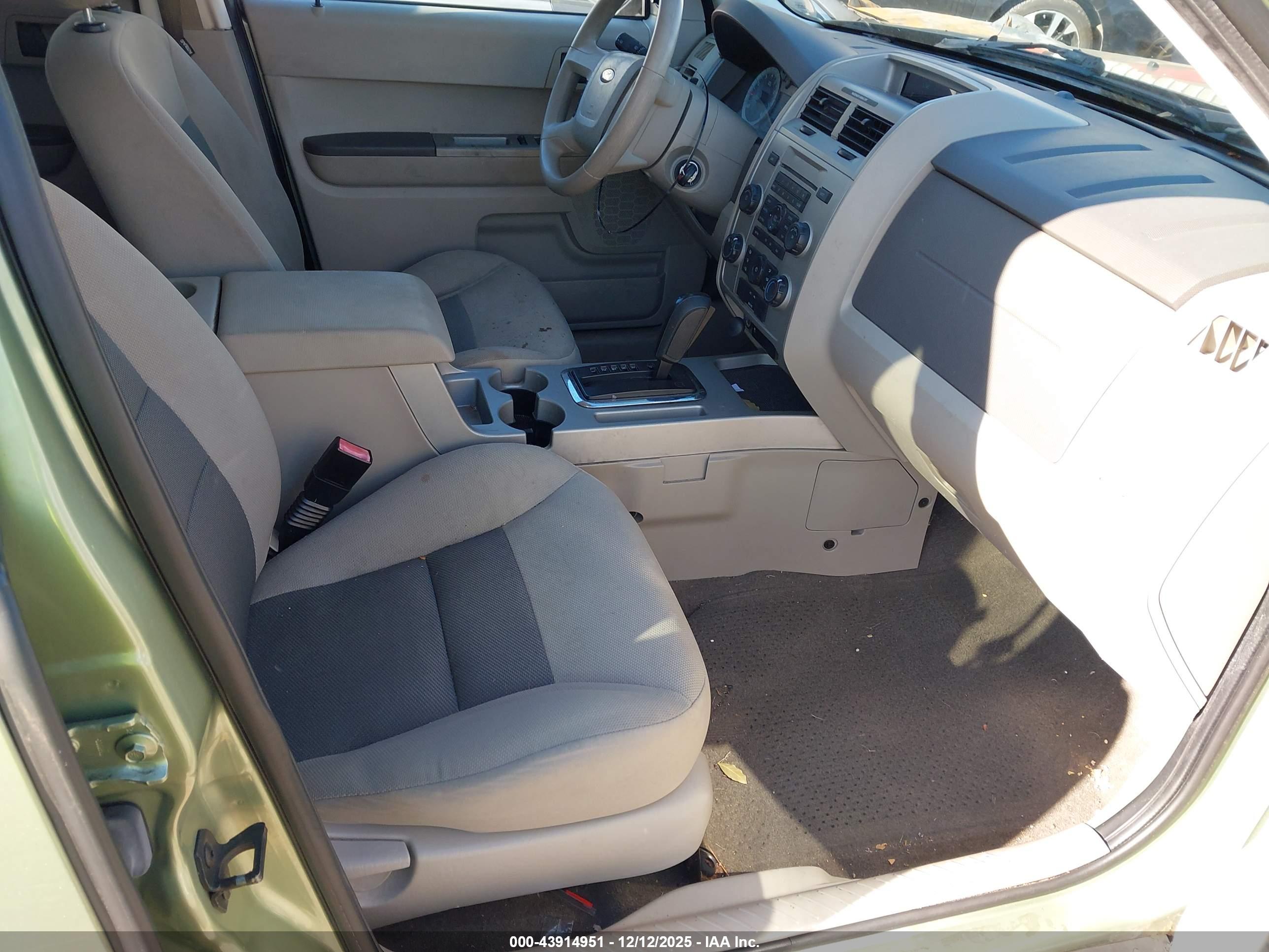 FORD ESCAPE image 5