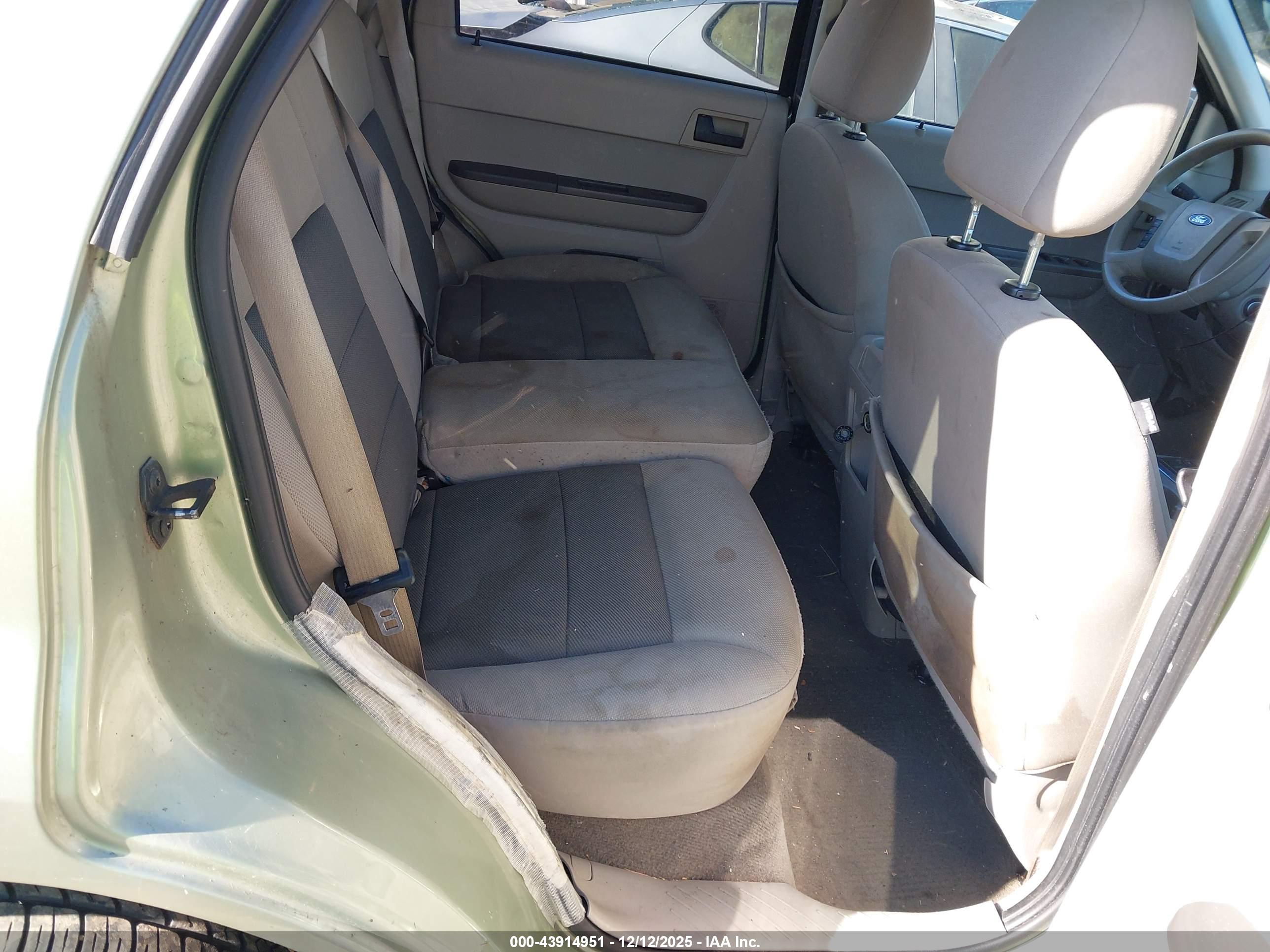 FORD ESCAPE image 8