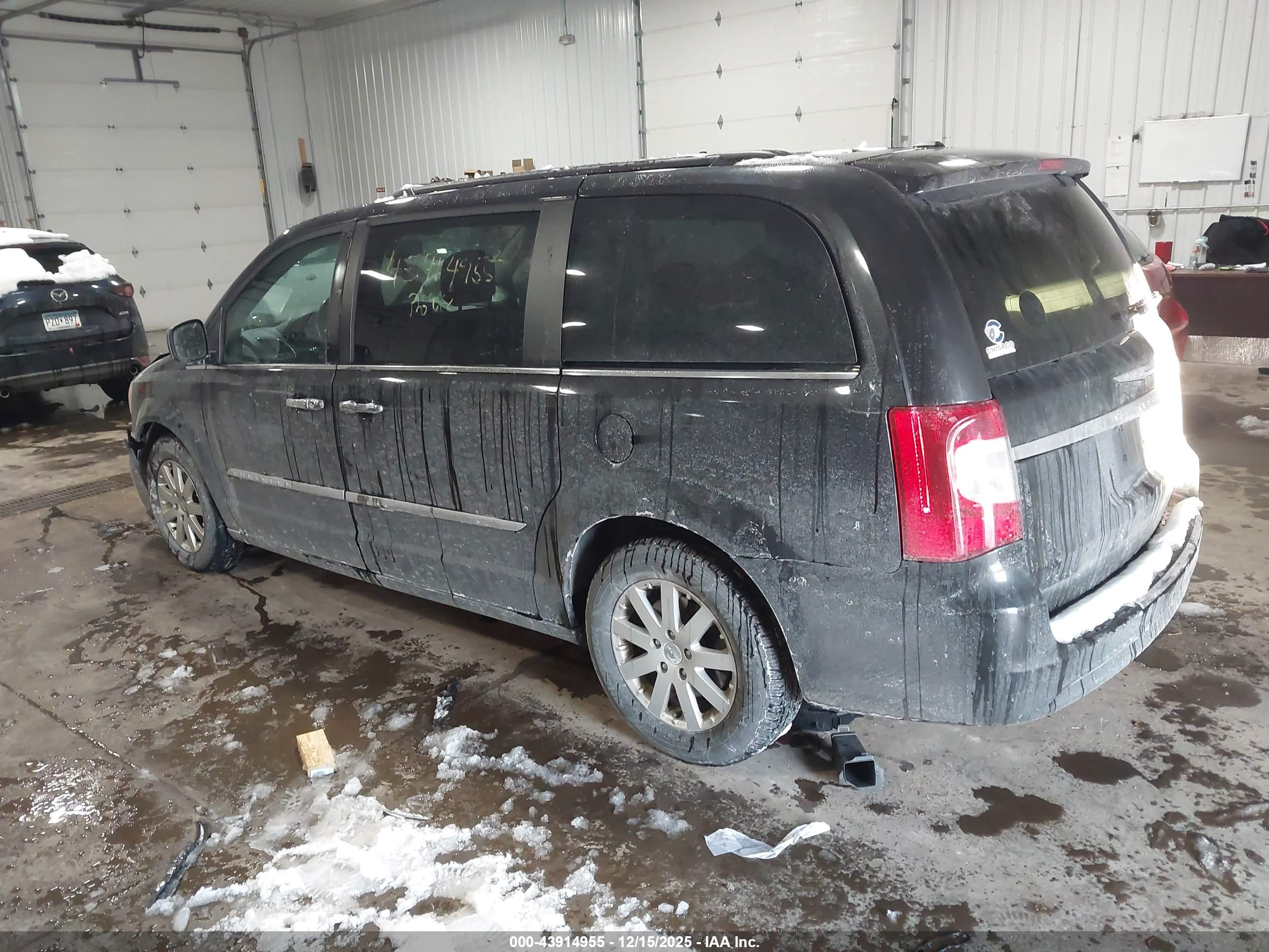 CHRYSLER TOWN image 3